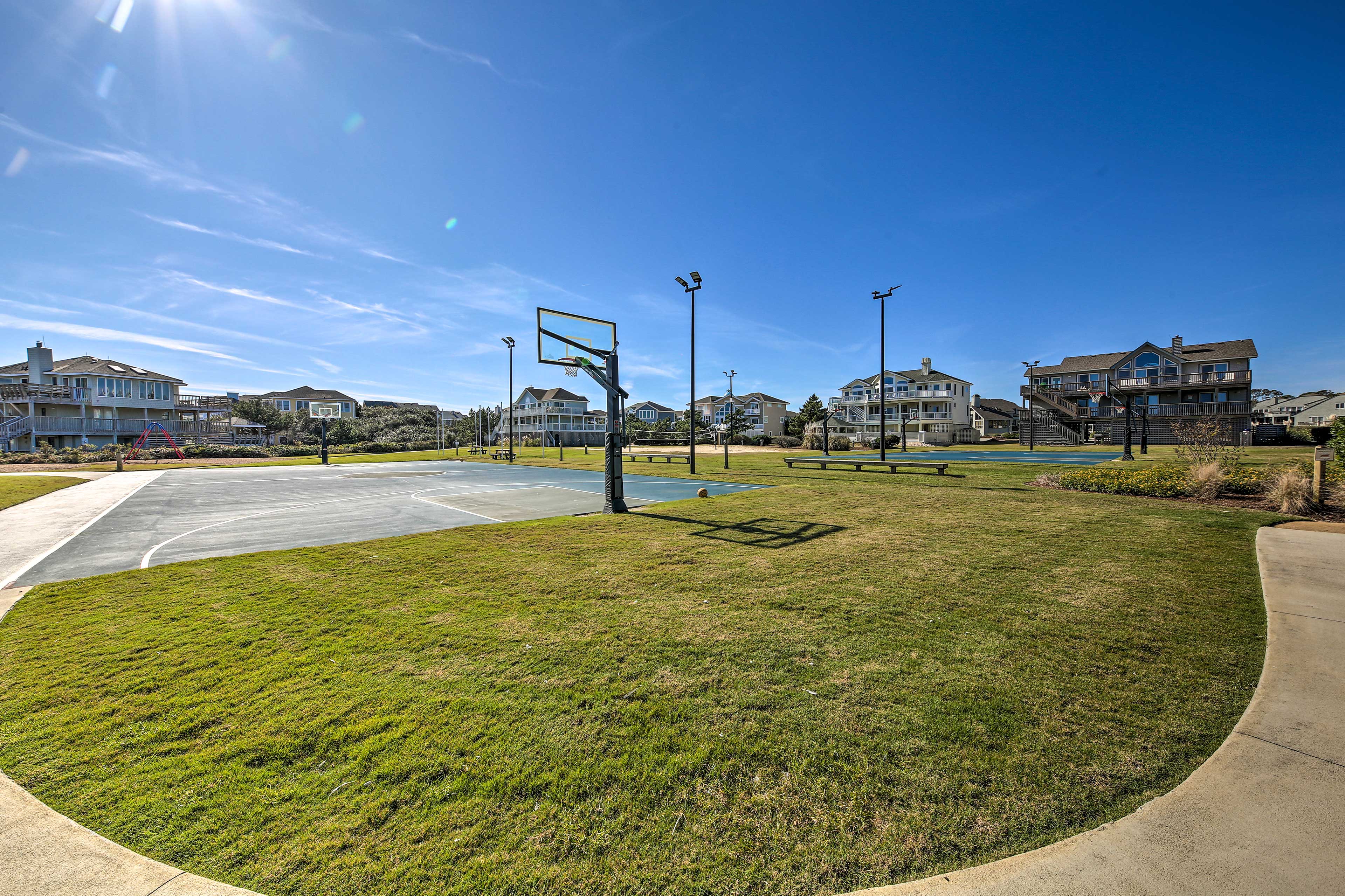 Community Amenities | Basketball Courts