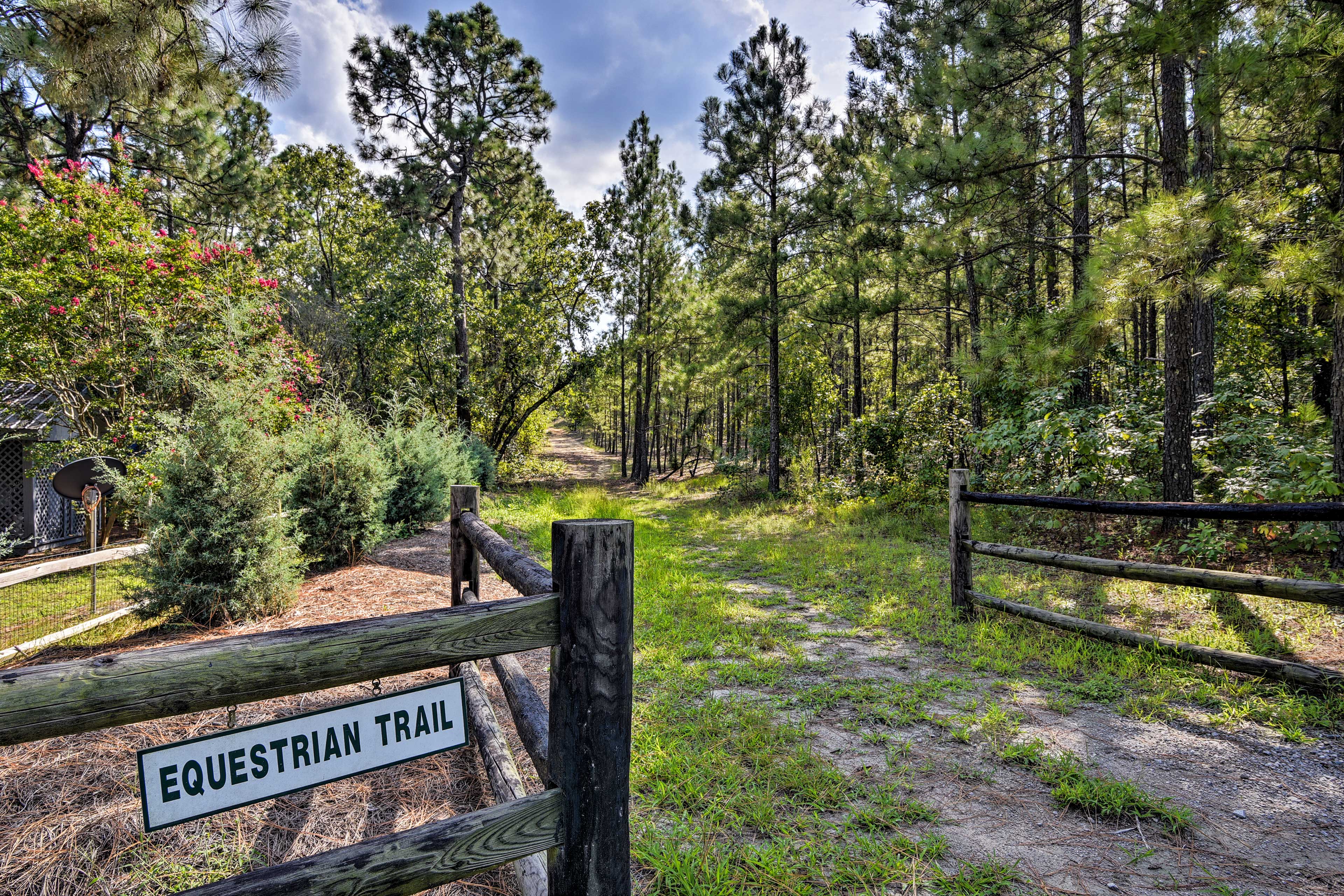 Equestrians will love stay at this 1-bed, 1-bath vacation rental in The Meadows!