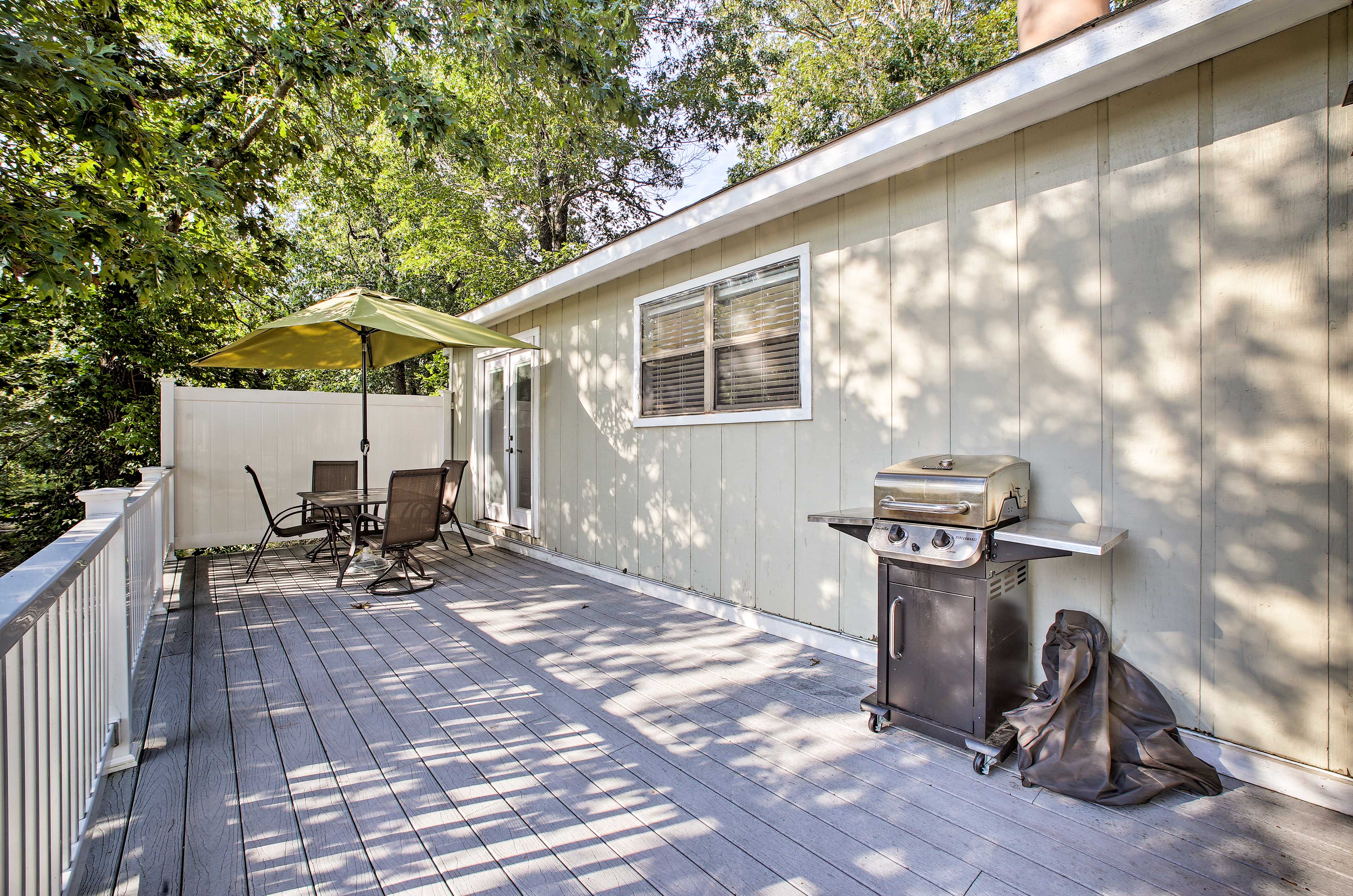 Deck | Gas Grill | Outdoor Dining