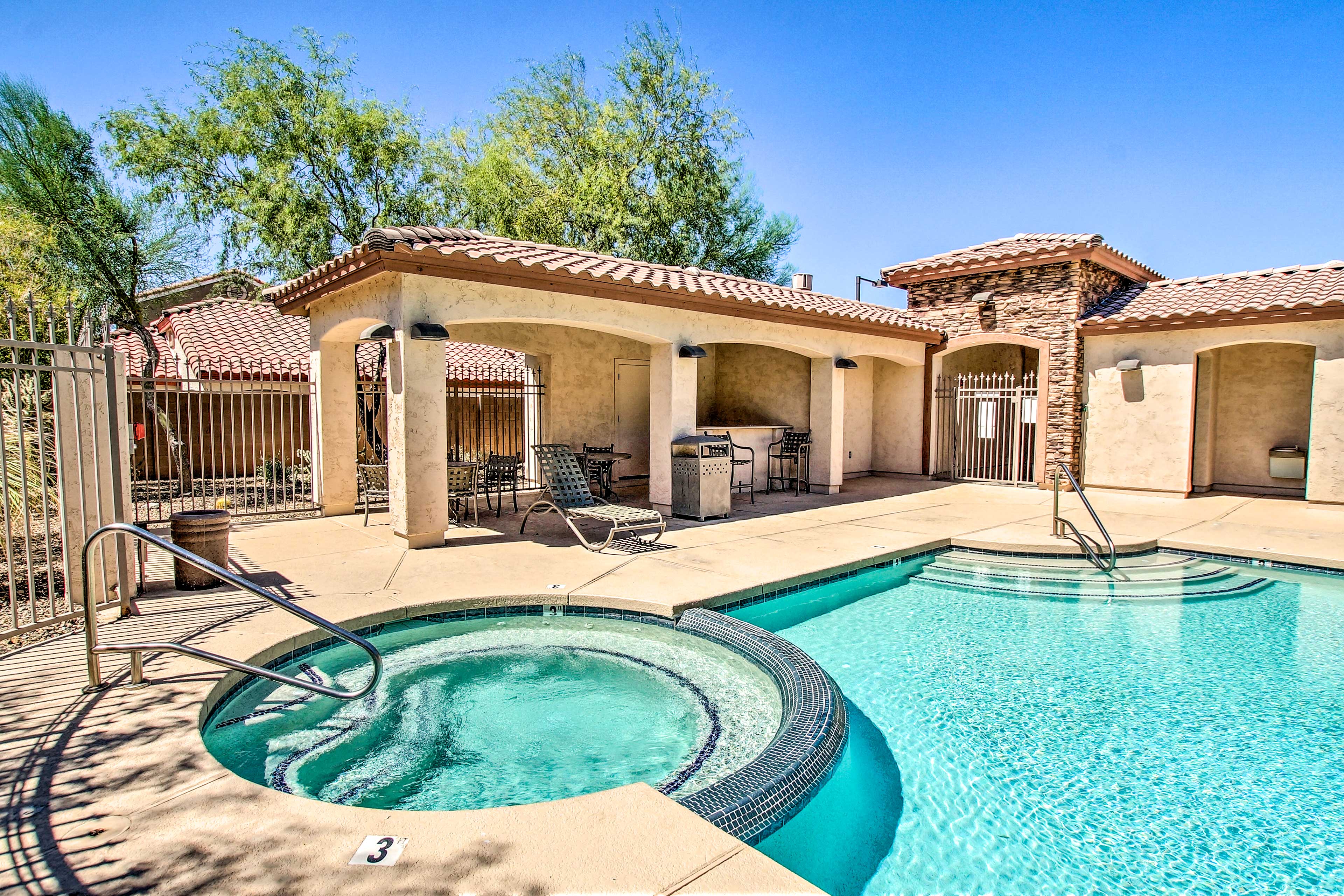 Community Pool & Hot Tub