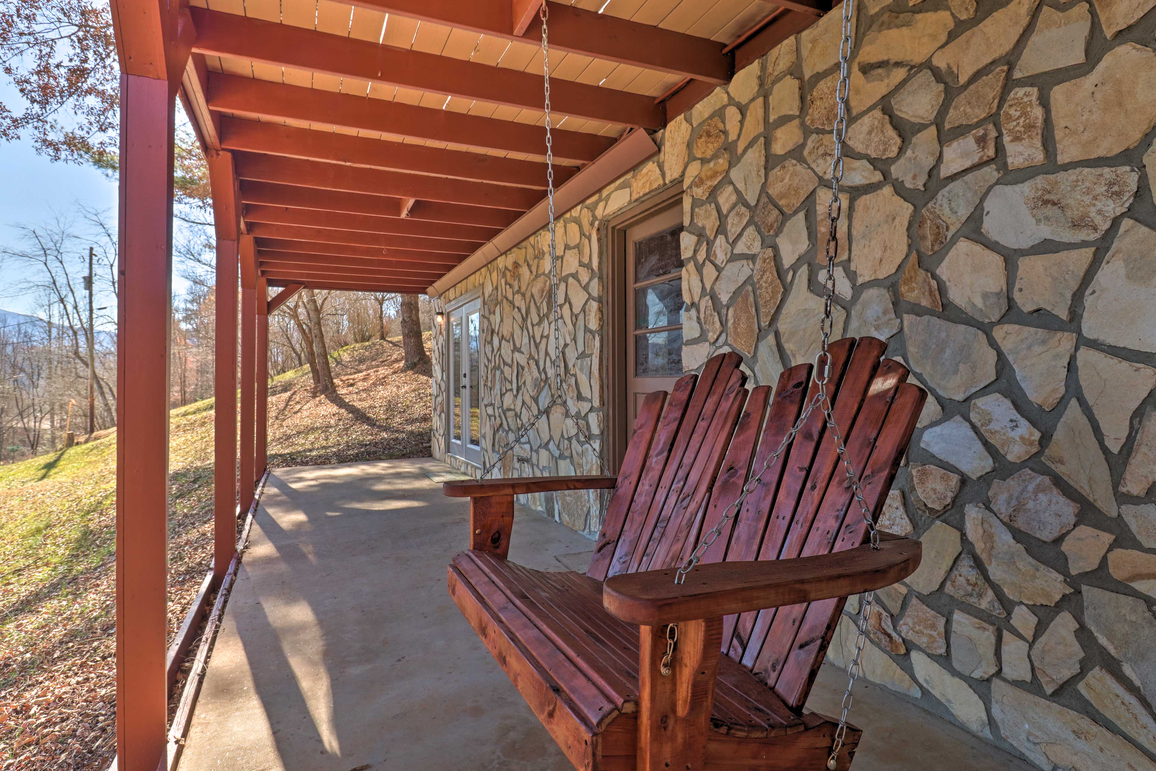 Lower Deck - Mountain Views