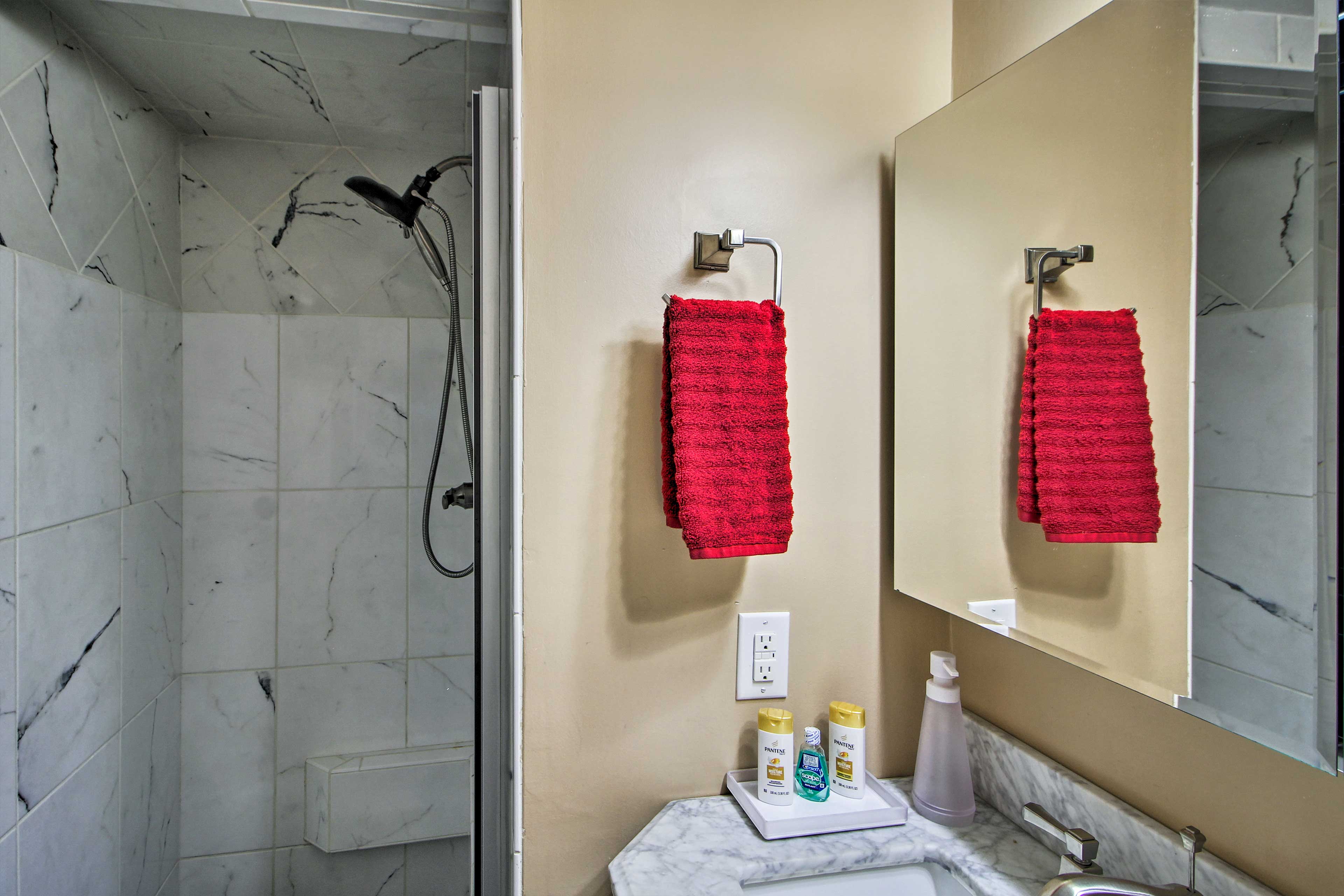 Full Bathroom | Towels & Linens Provided