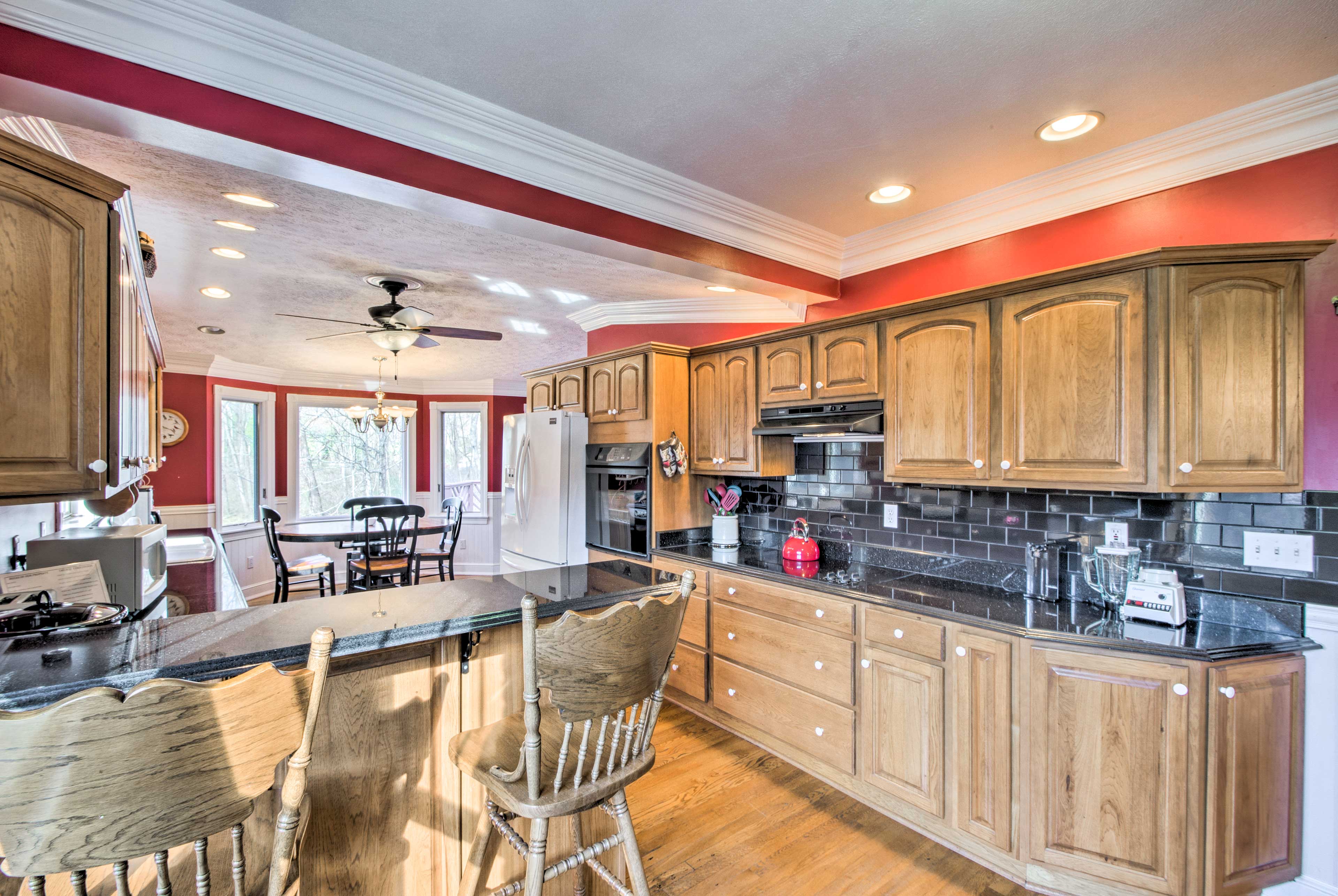 Kitchen | Crockpot | Toaster | 3 Coffee Makers