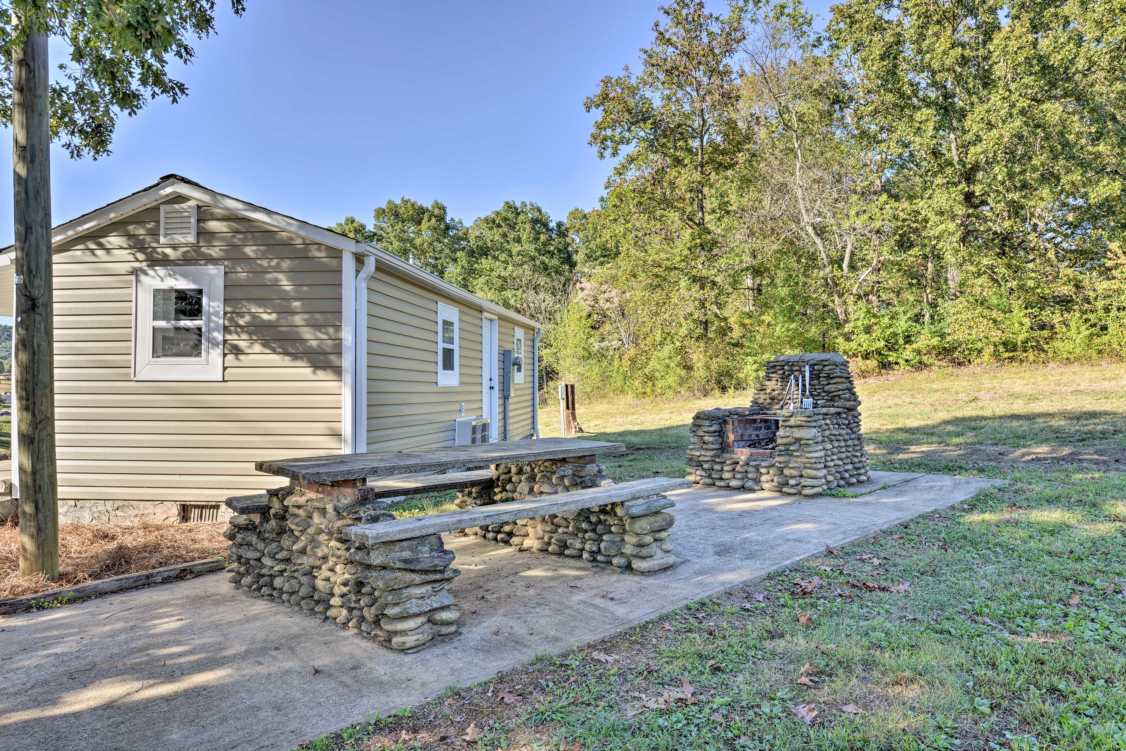 Charcoal Grill & Picnic Table