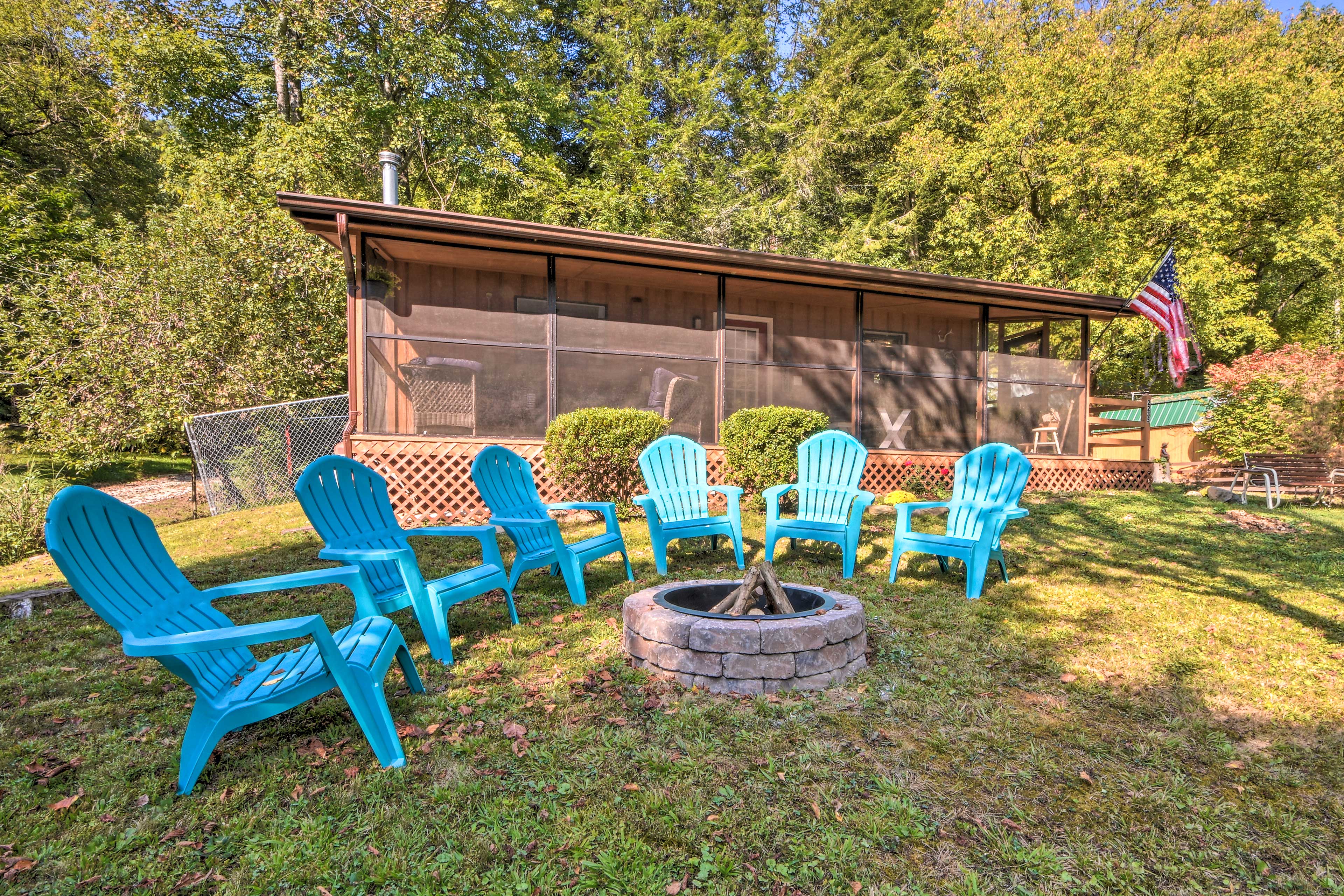 Bryson City Vacation Rental | 2BR | 1BA | 780 Sq Ft | Steps to Enter