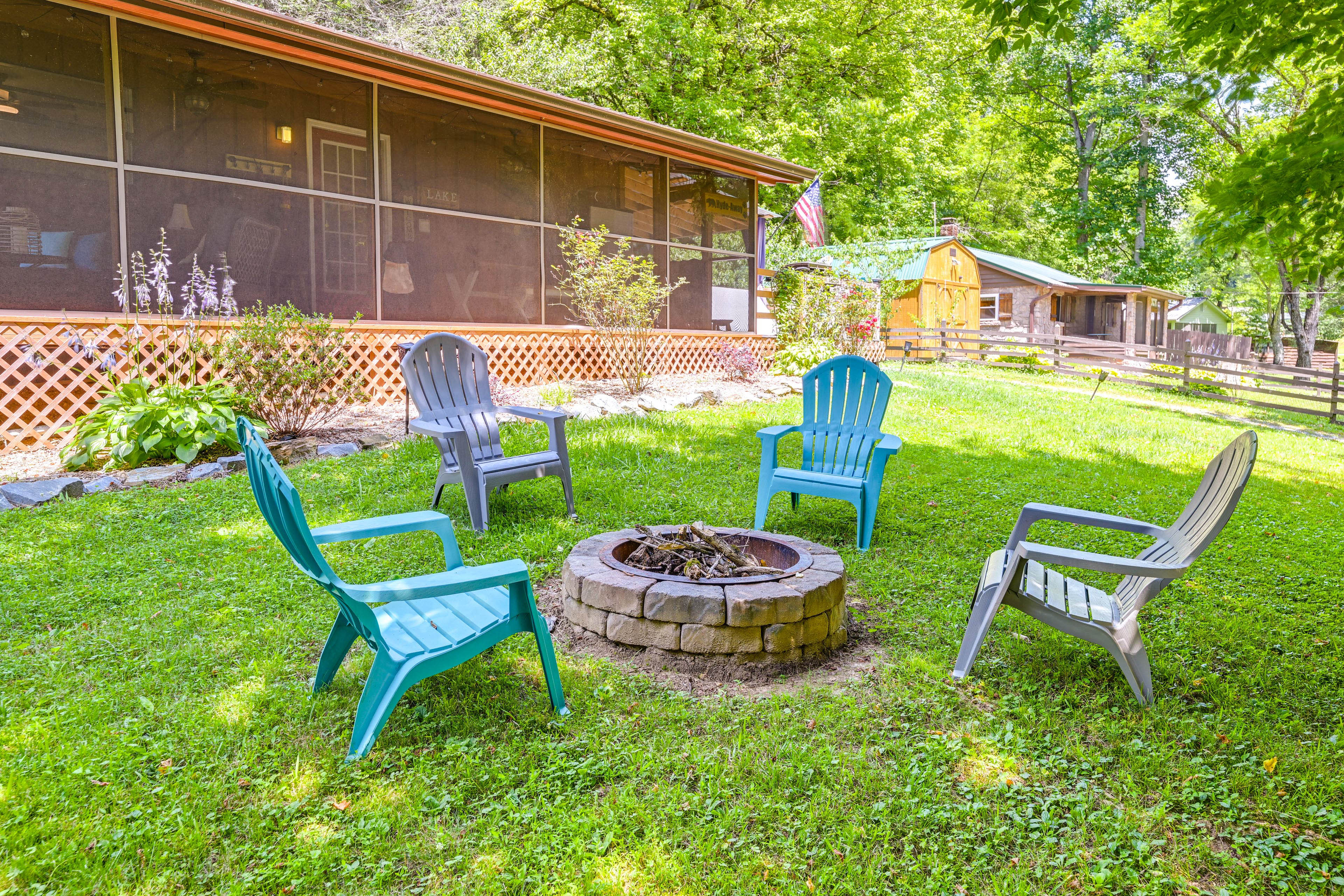 Bryson City Vacation Rental | 2BR | 1BA | 780 Sq Ft | Steps to Enter