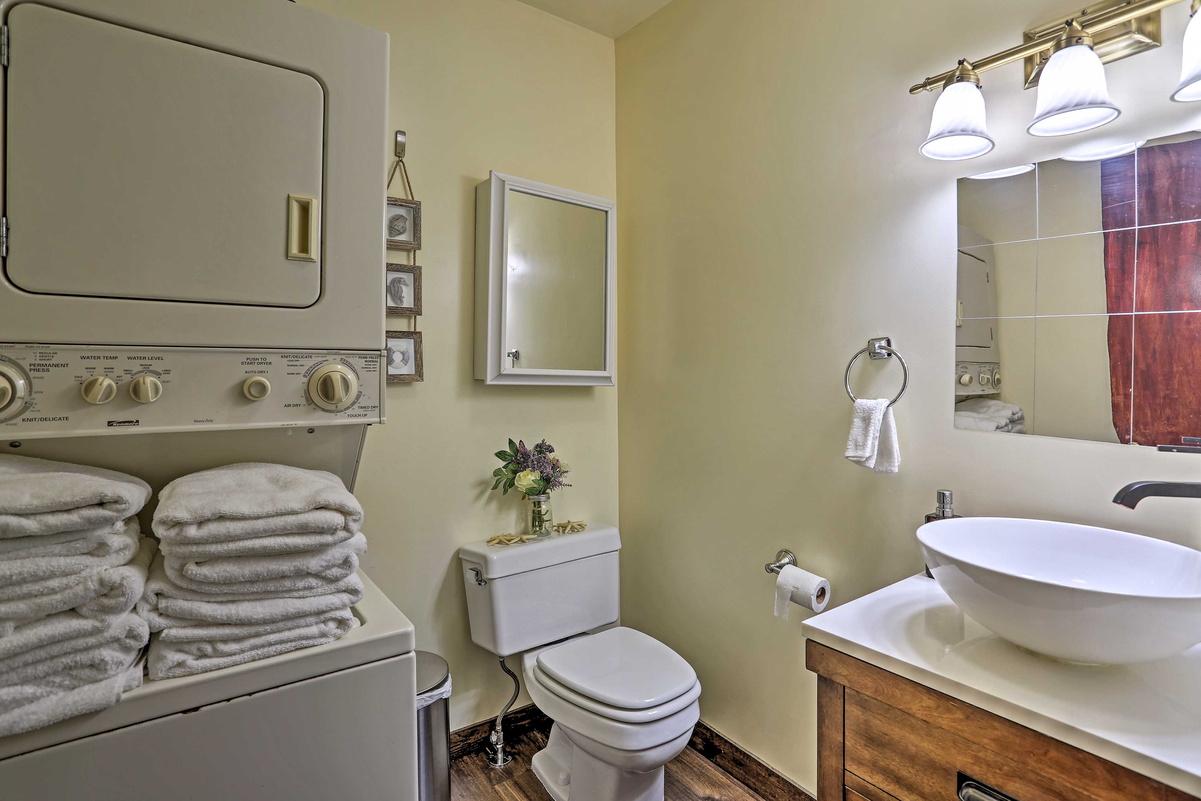 Full Bathroom | Complimentary Toiletries | Hair Dryer