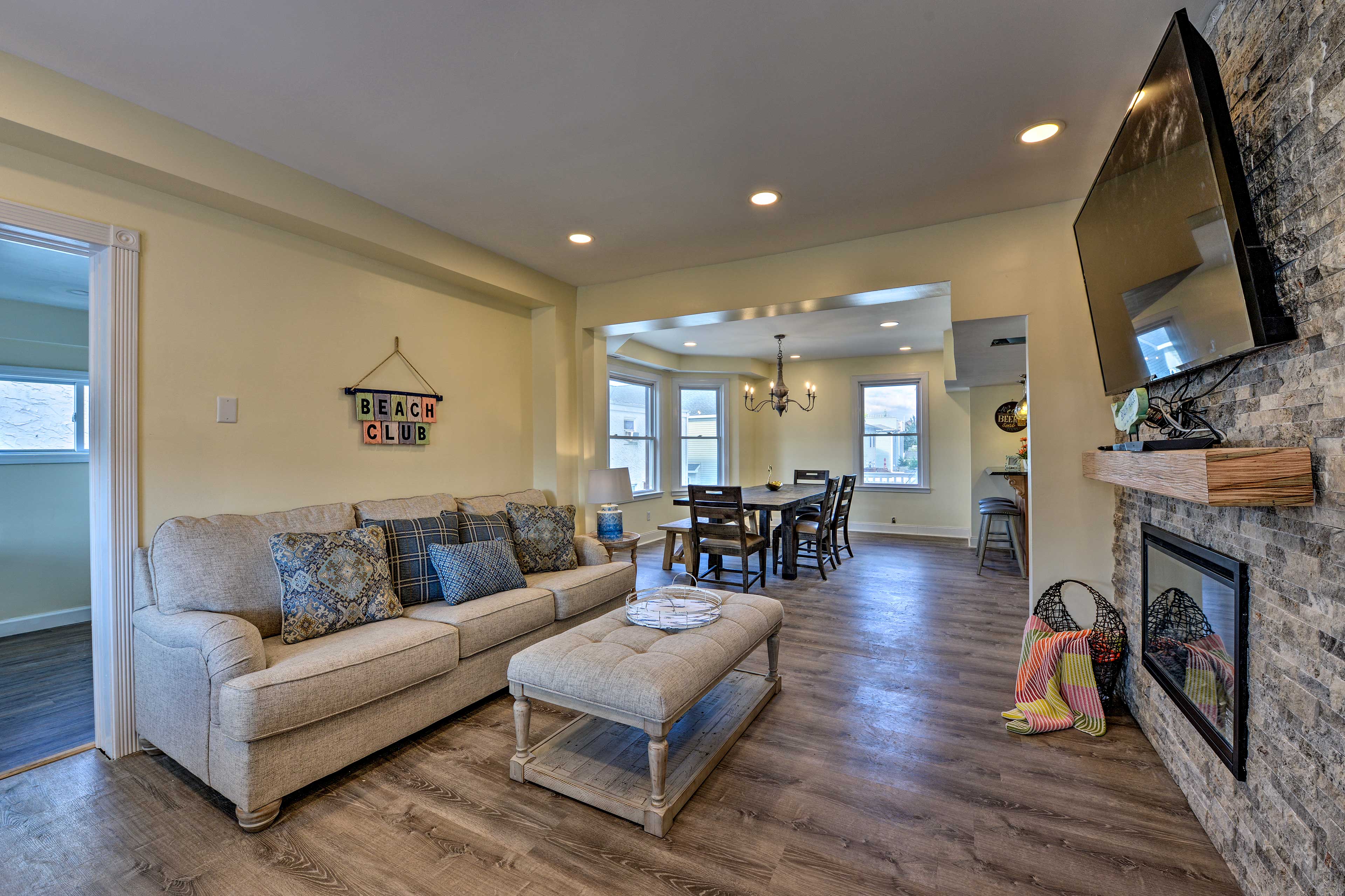 Living Room | Gas Fireplace | Smart TV | Open Layout