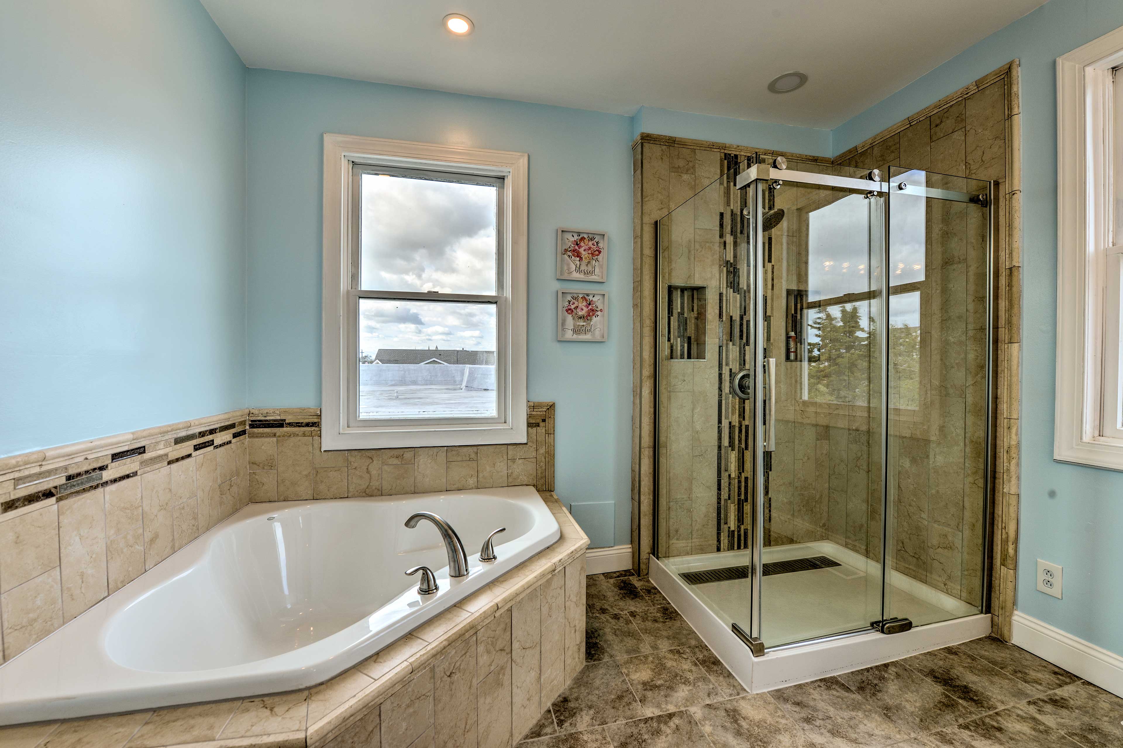 Full Bathroom | Jetted Tub