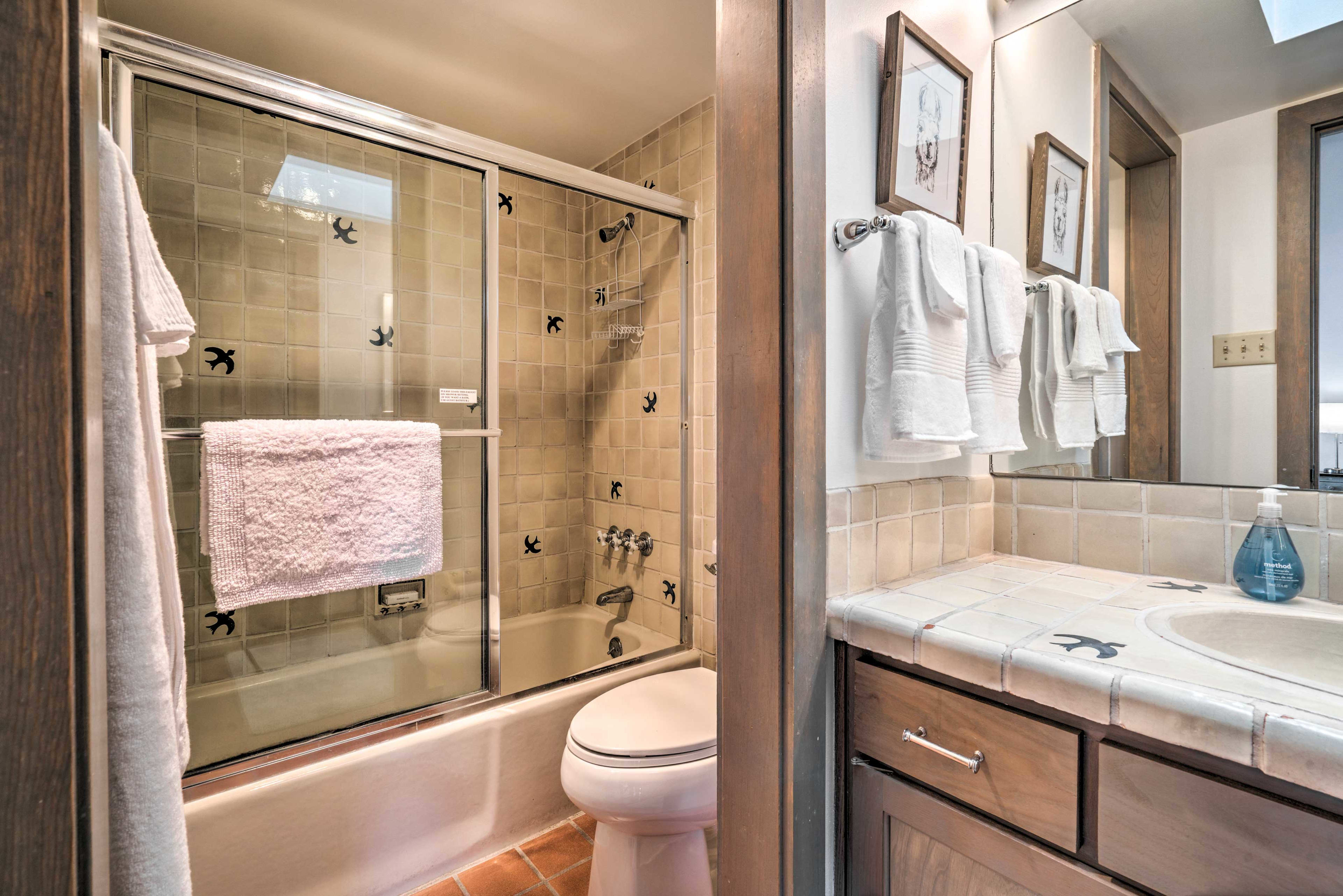 Guests of the master bedroom will appreciate having an en-suite bath.