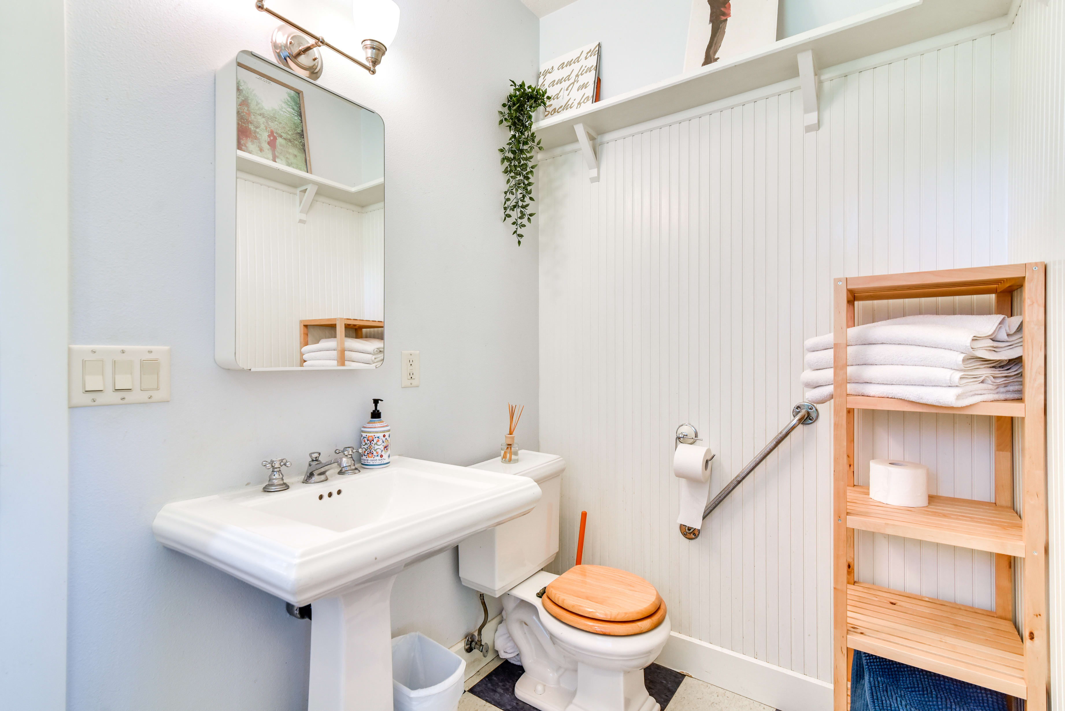 En-Suite Bathroom | Shower/Tub Combo