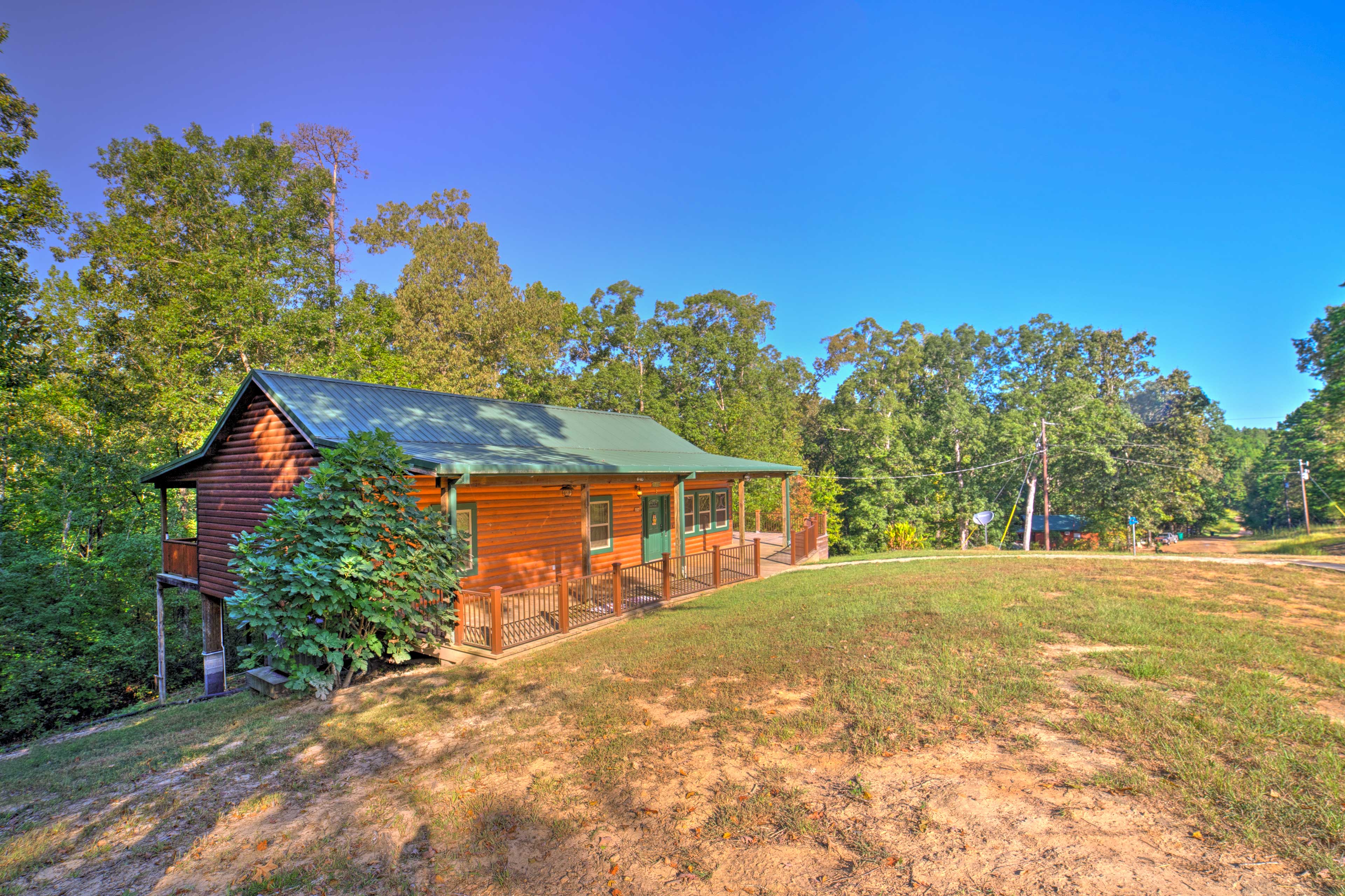 Cabin Exterior | Covered Porch