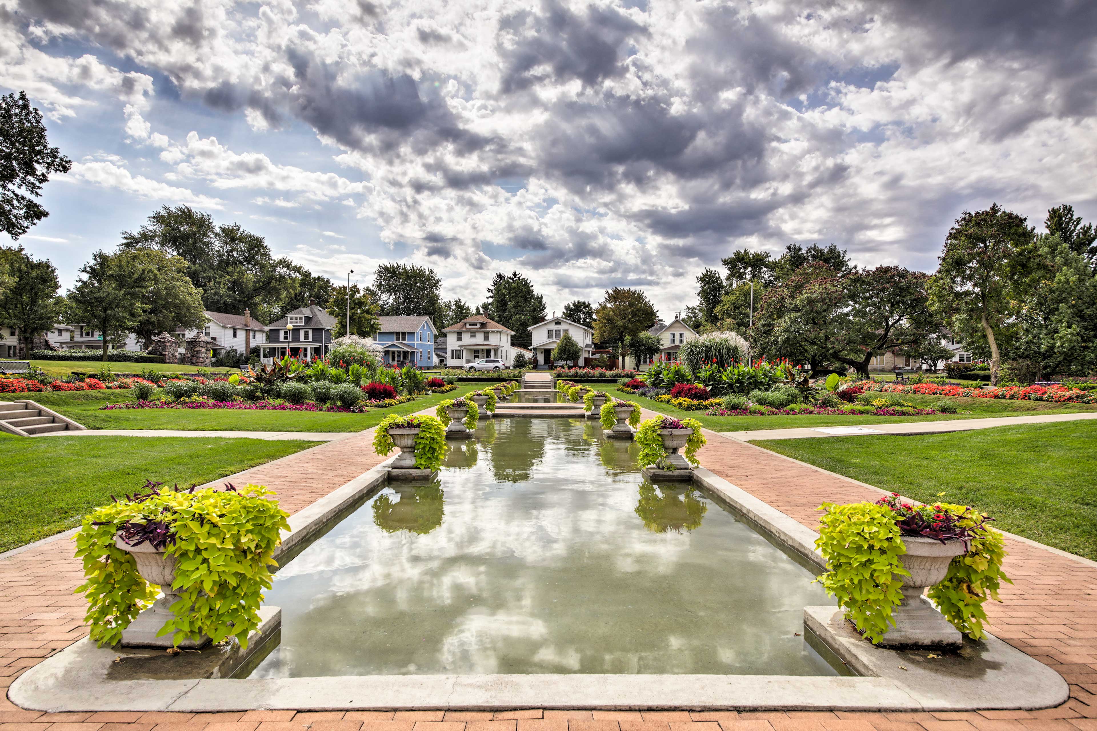 Start each morning with a walk about Lakeside Park.