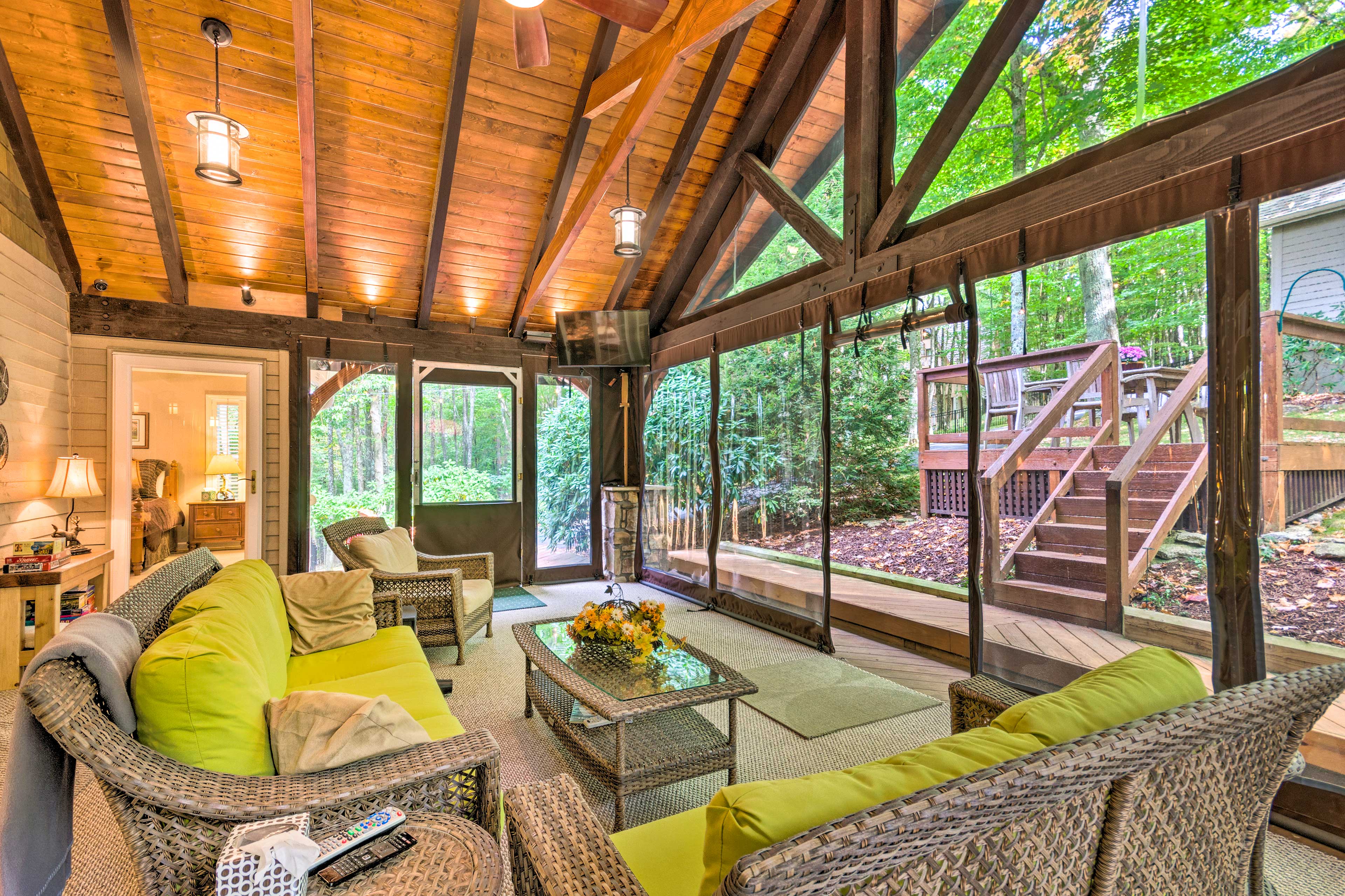 Screened Porch | Cable TV