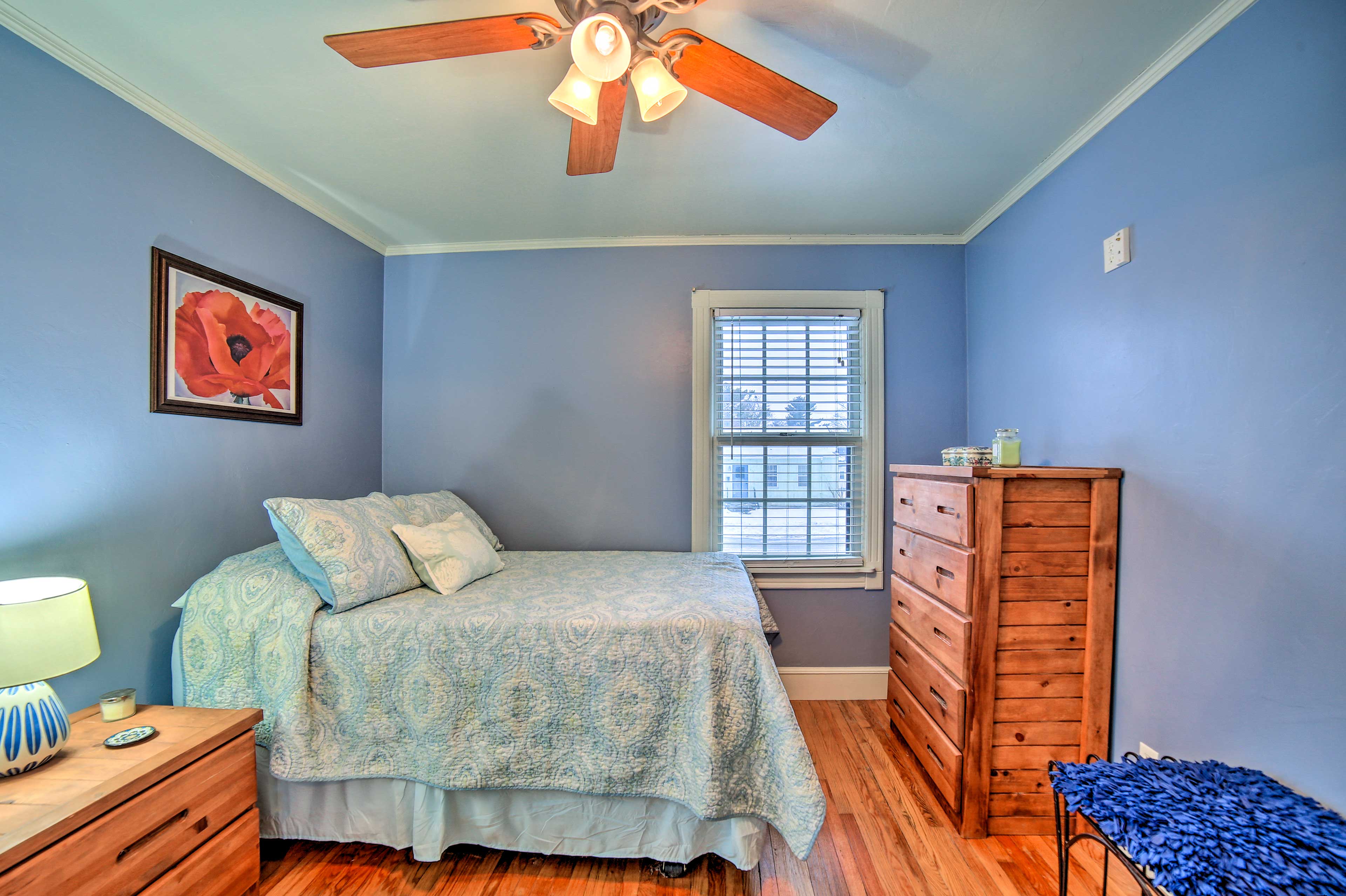 The master bedroom offers a full bed for 2.