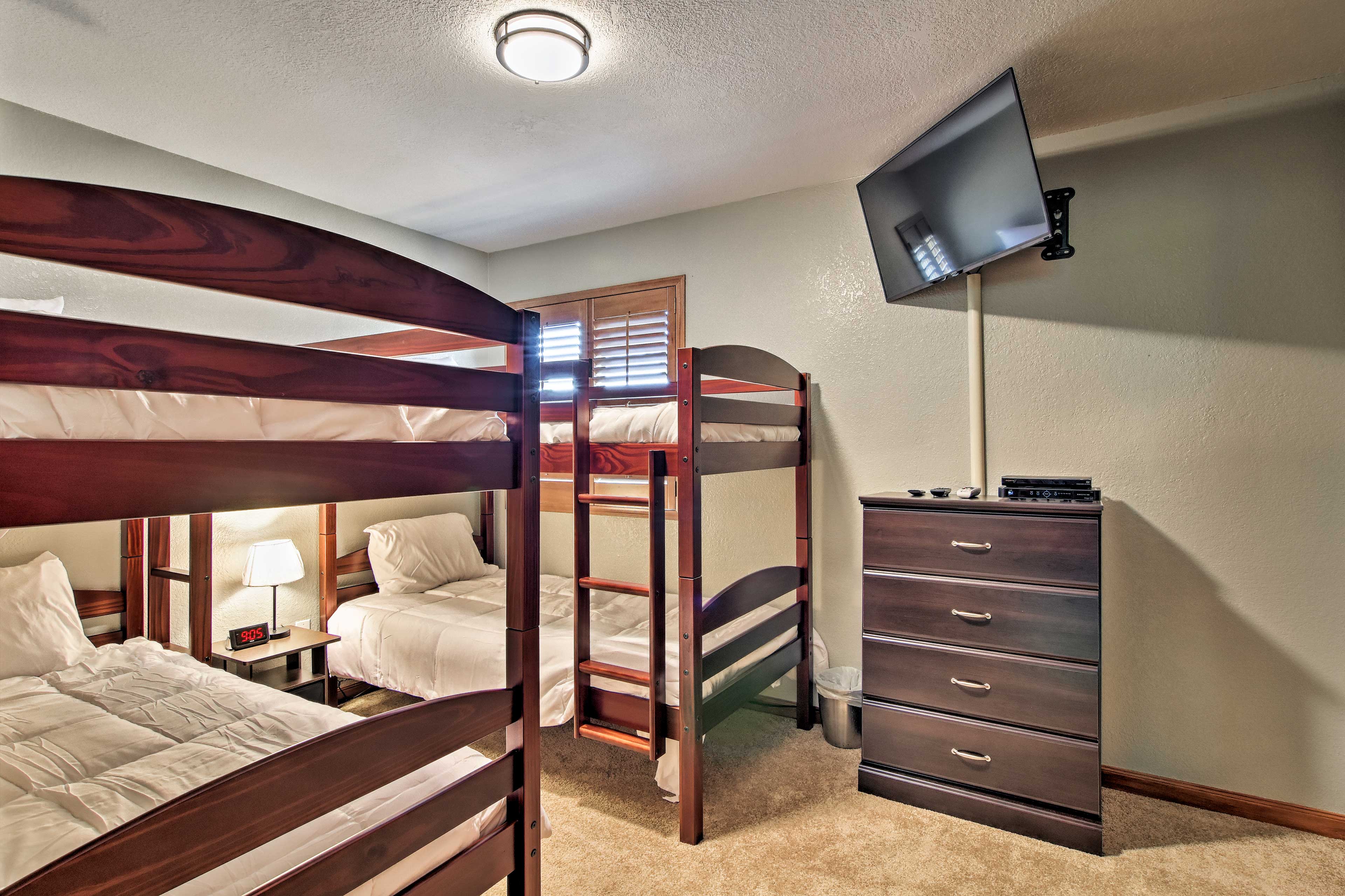 Bedroom 3 | 2 Twin Bunk Beds | Cable TV