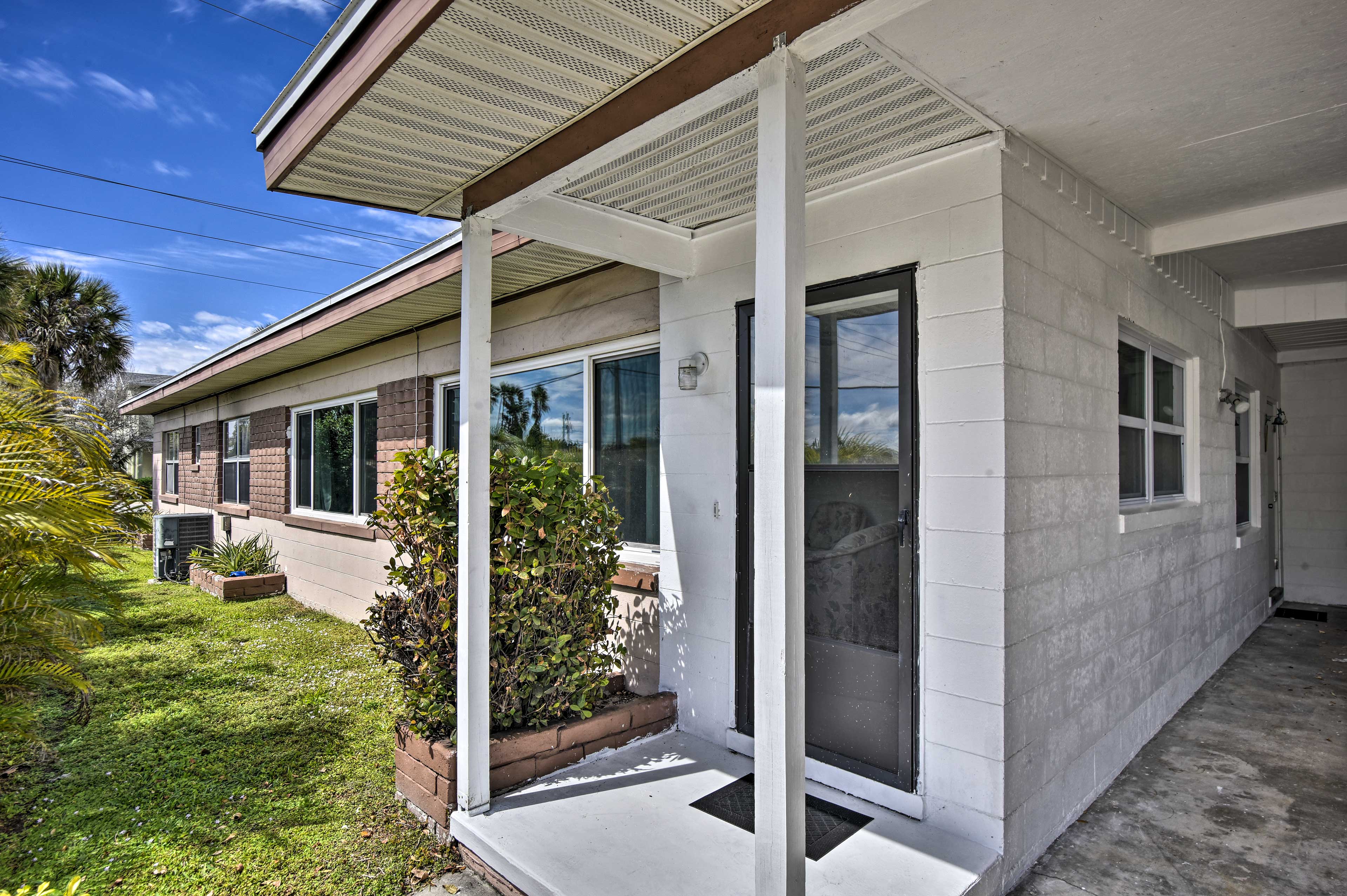 Entryway | Parking | Garage (1 Vehicle) | Street Parking