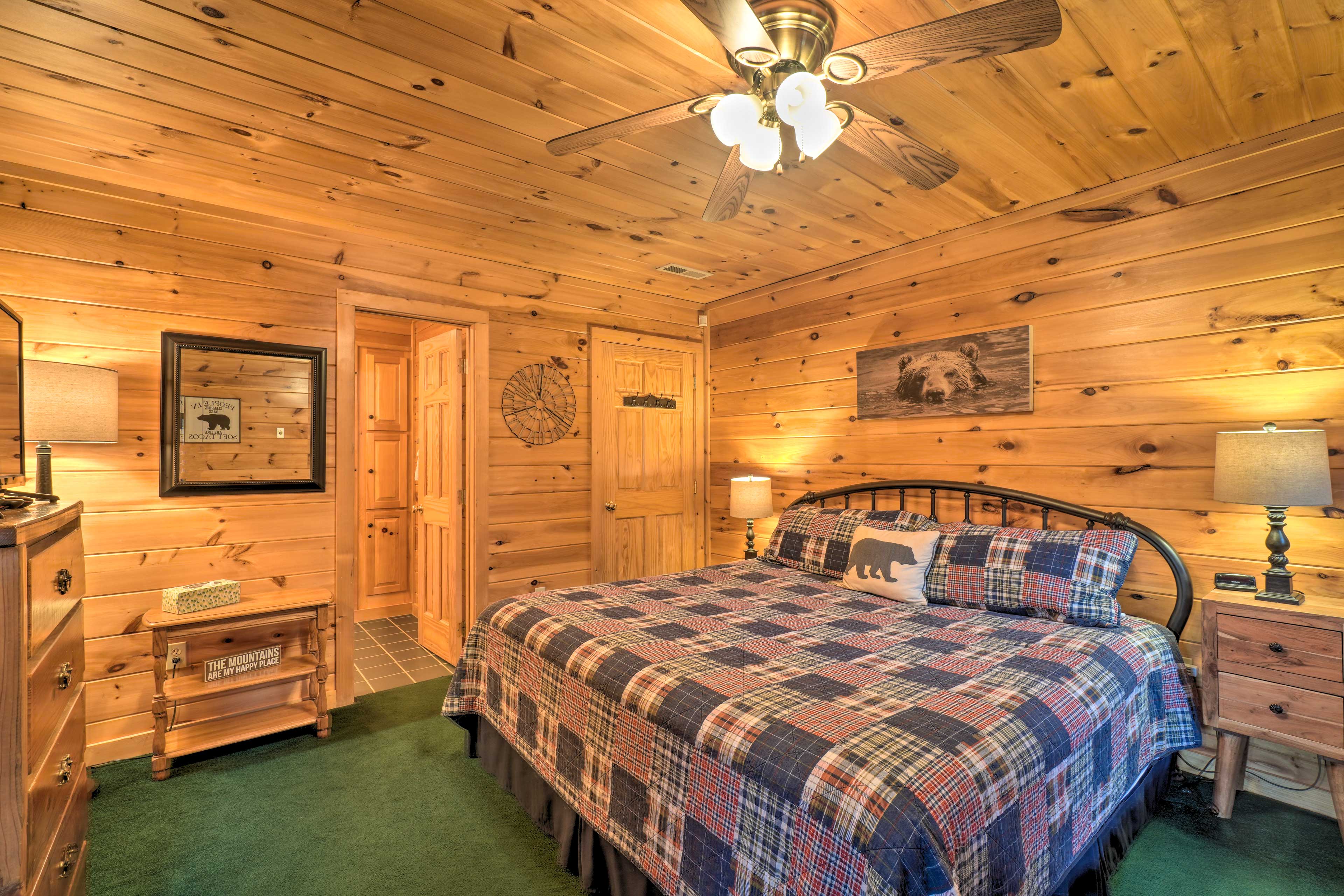 Bedroom 2 | King Bed | Soaking Tub