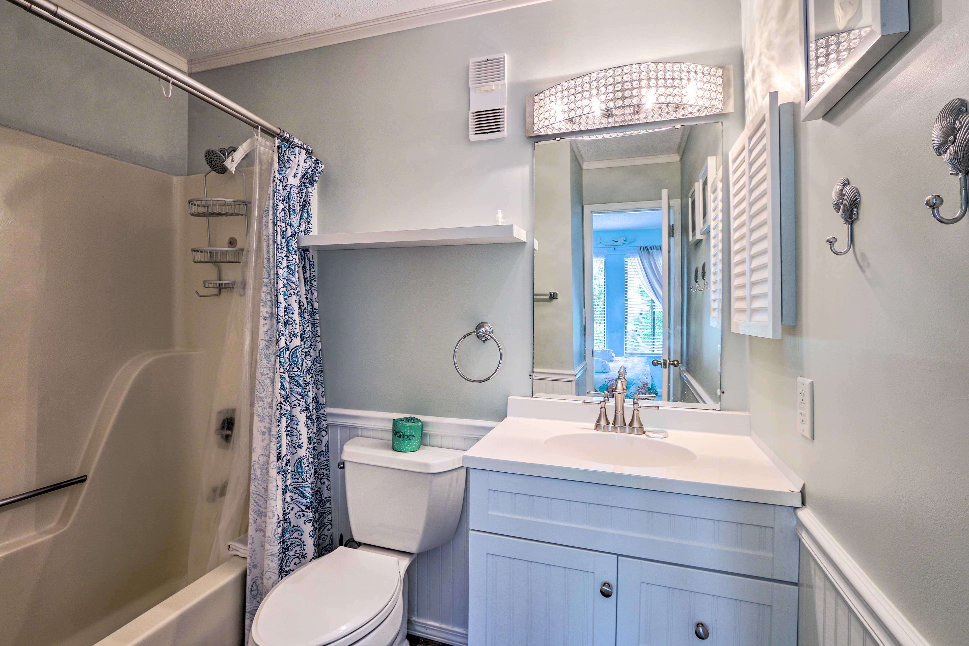 En-Suite Bathroom | Towels Provided