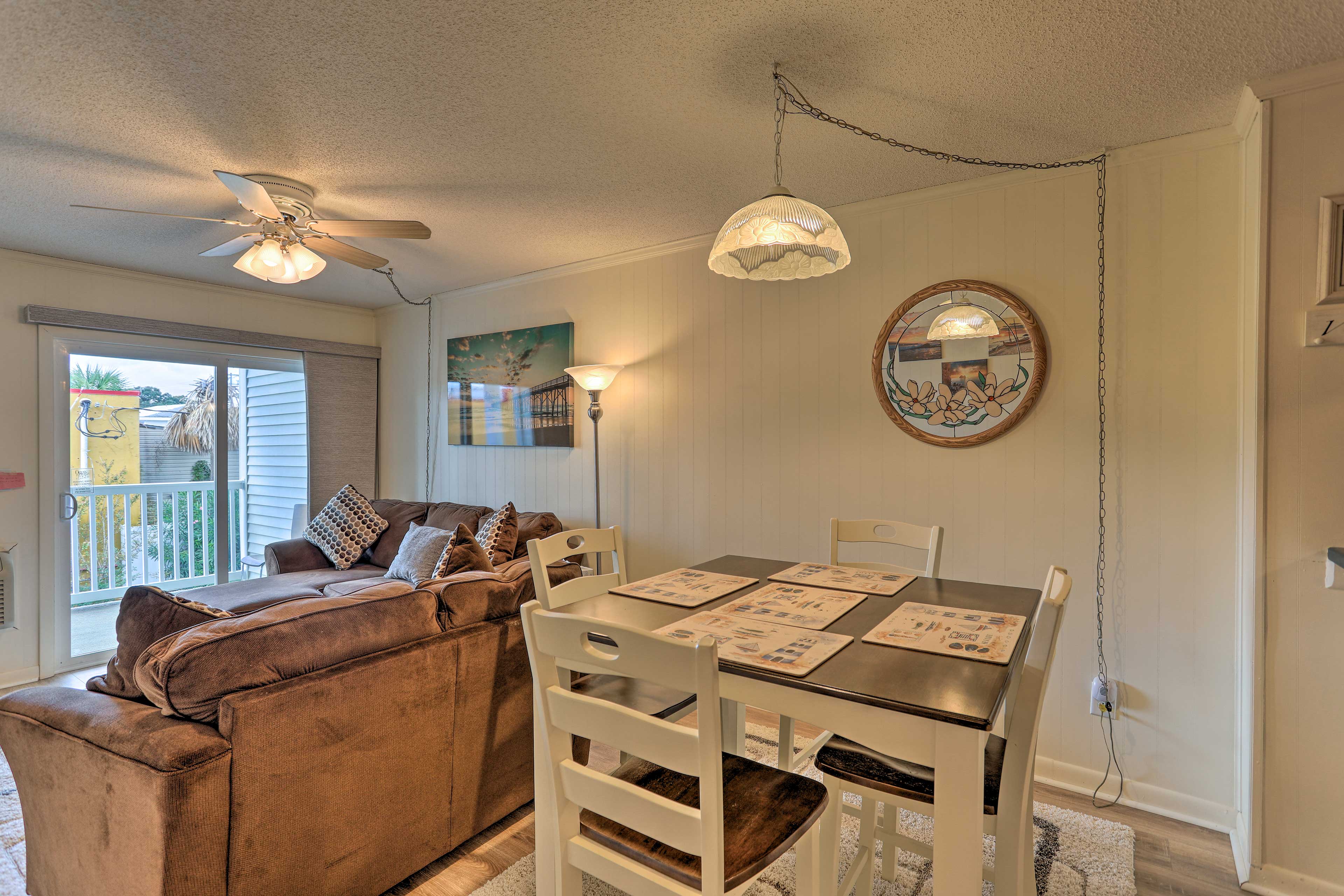 Dining Area | Dishes & Flatware Provided