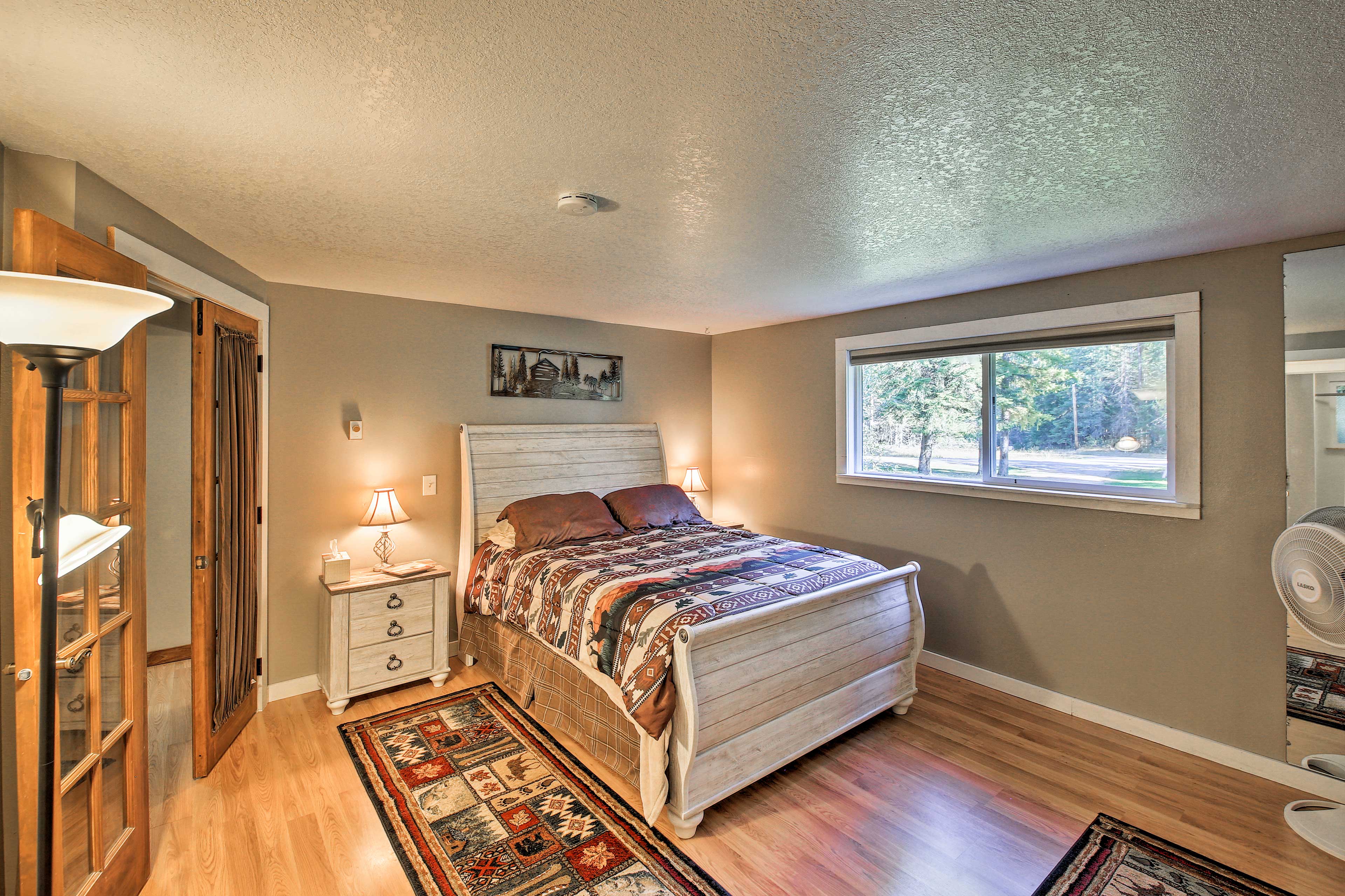 Bedroom 1 | Queen Bed | En-Suite Bathroom