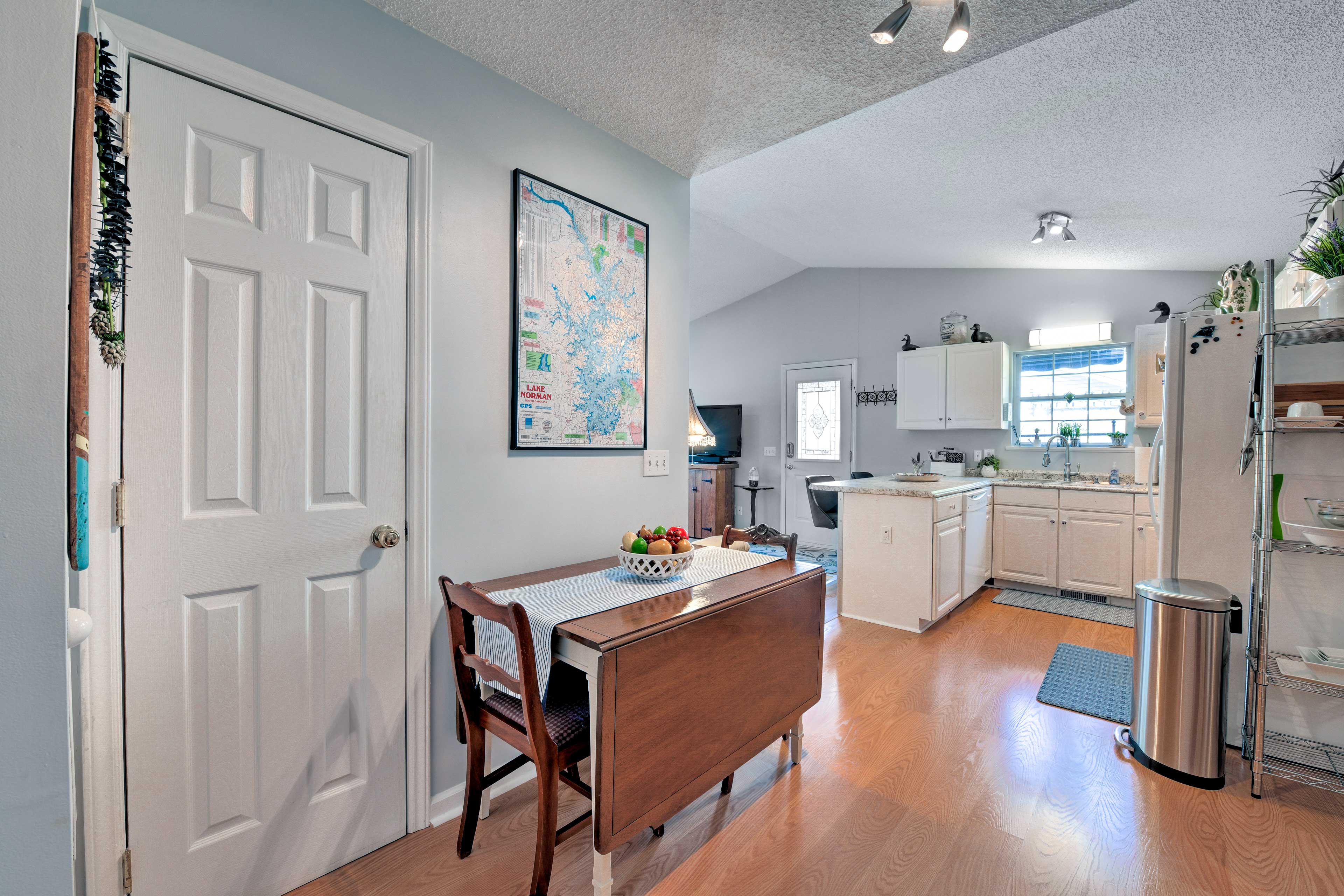 Dining Area | Dishware & Flatware