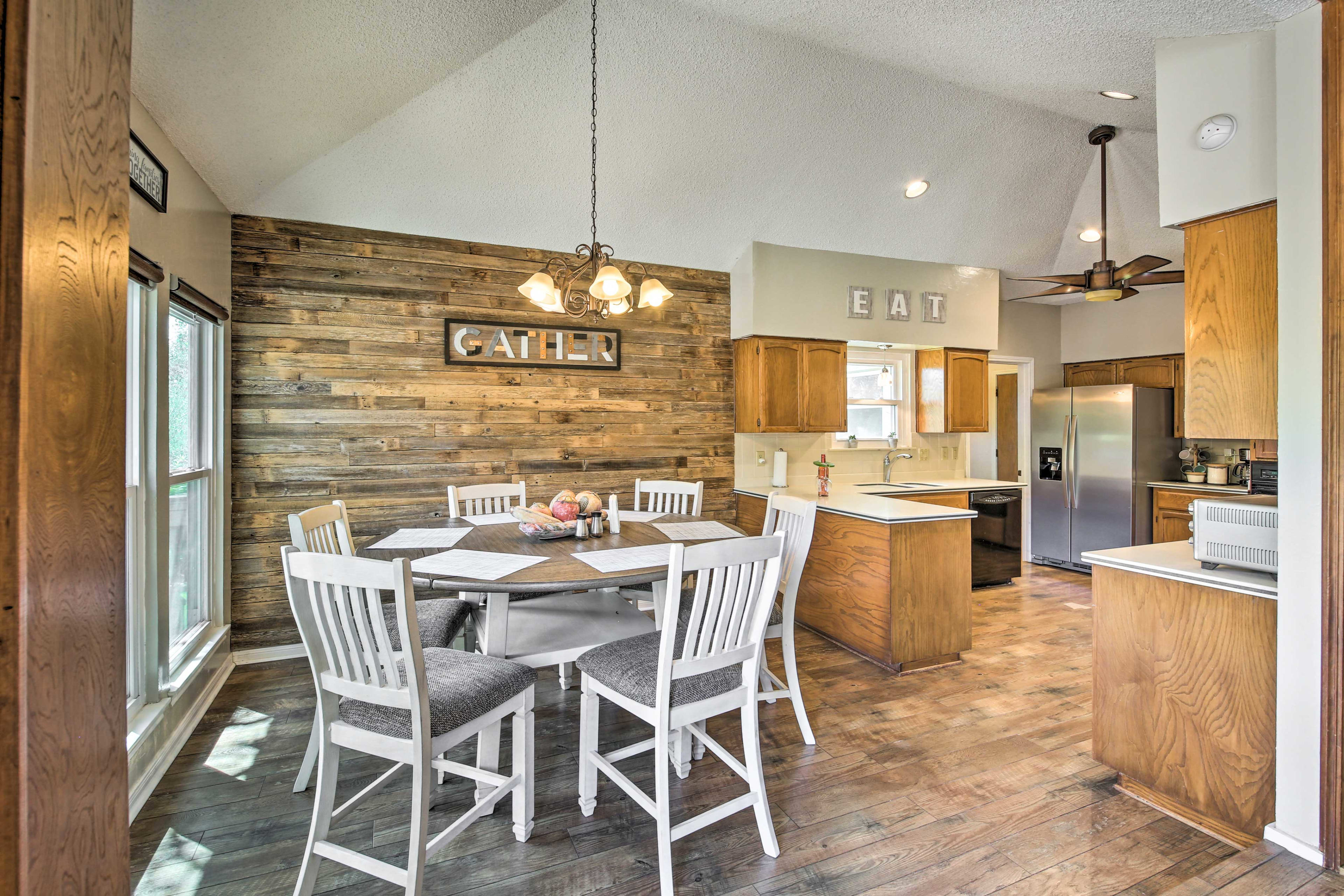 Kitchen Dining Area