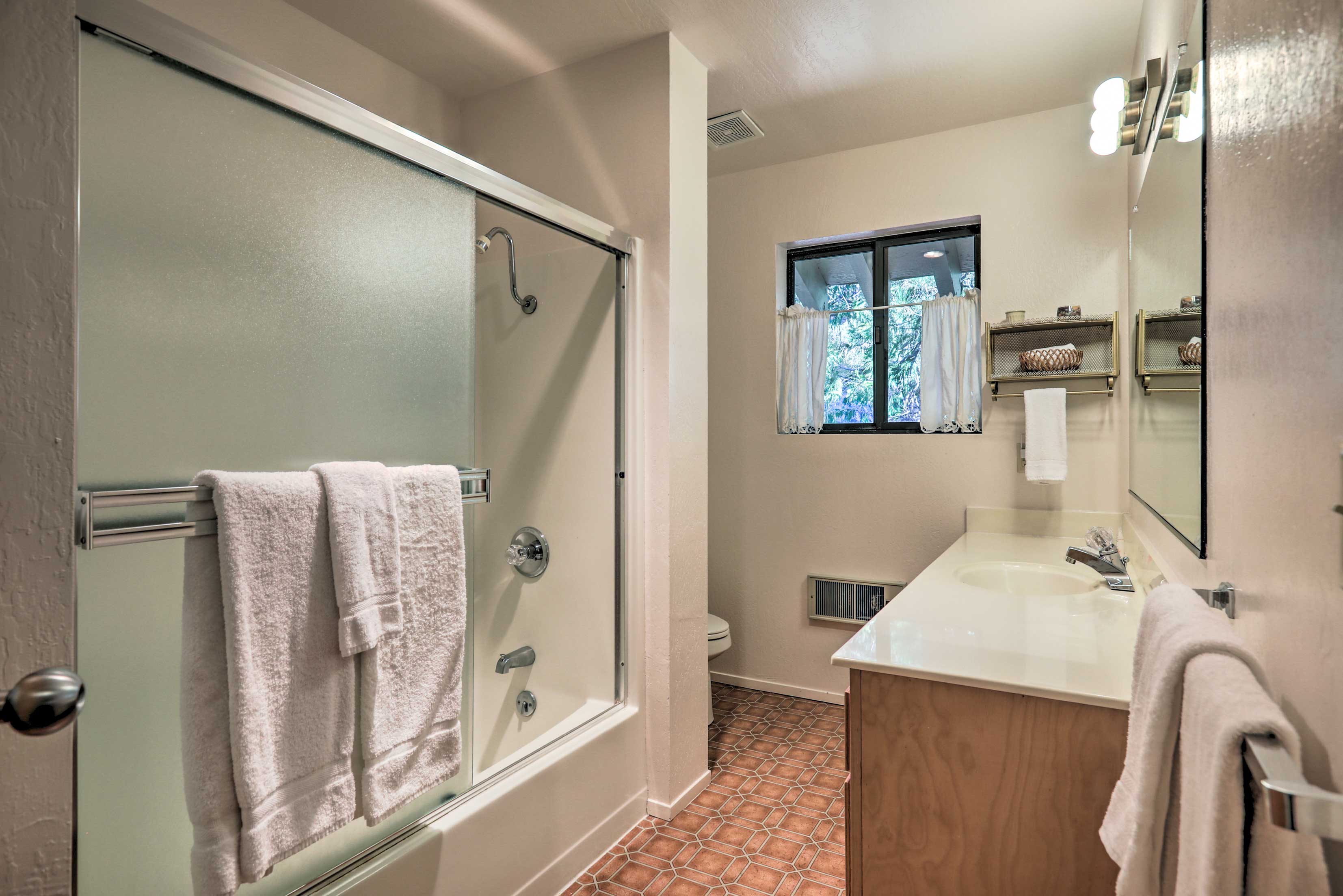 Full Bathroom | Upper Level