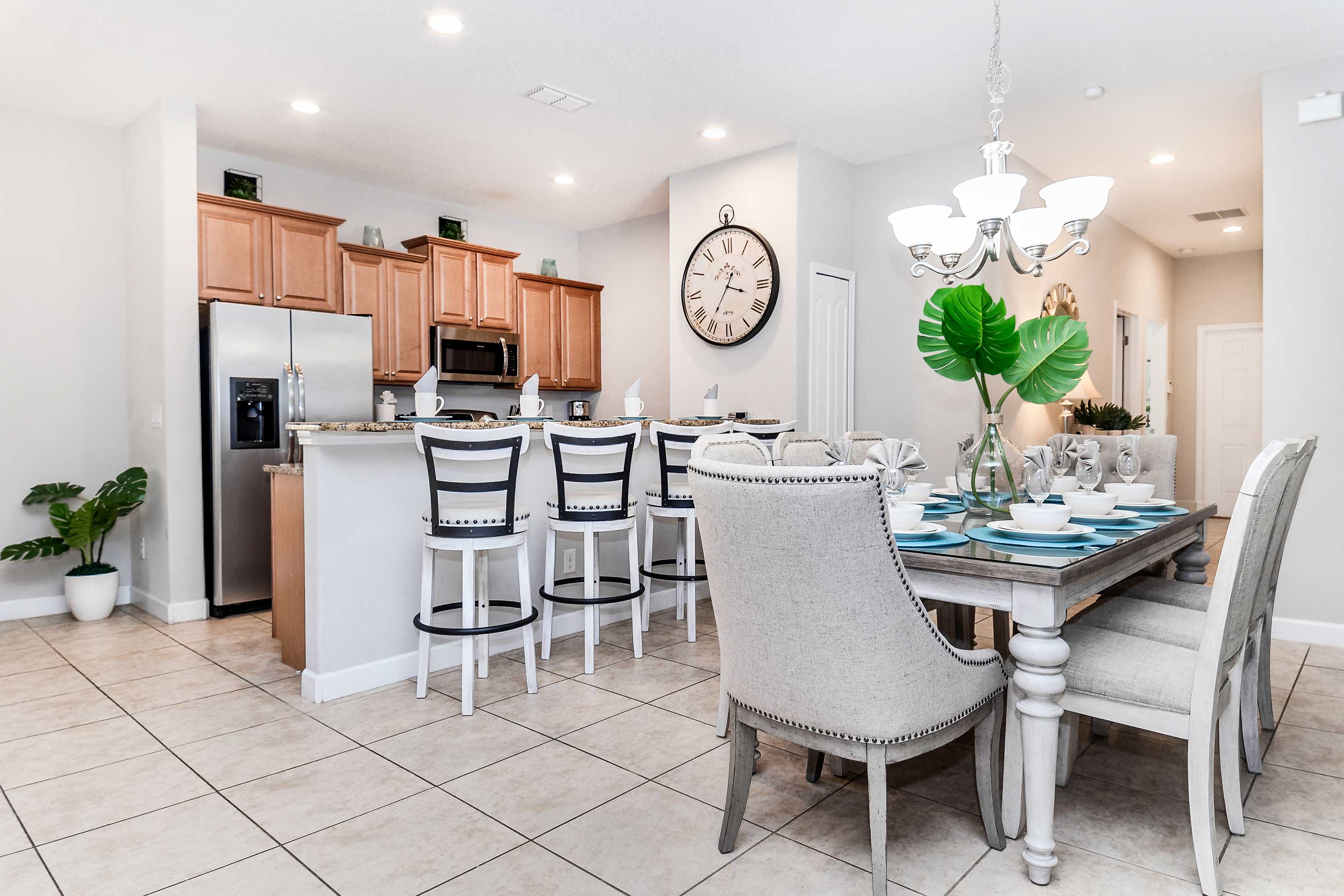 Dining Area & Kitchen