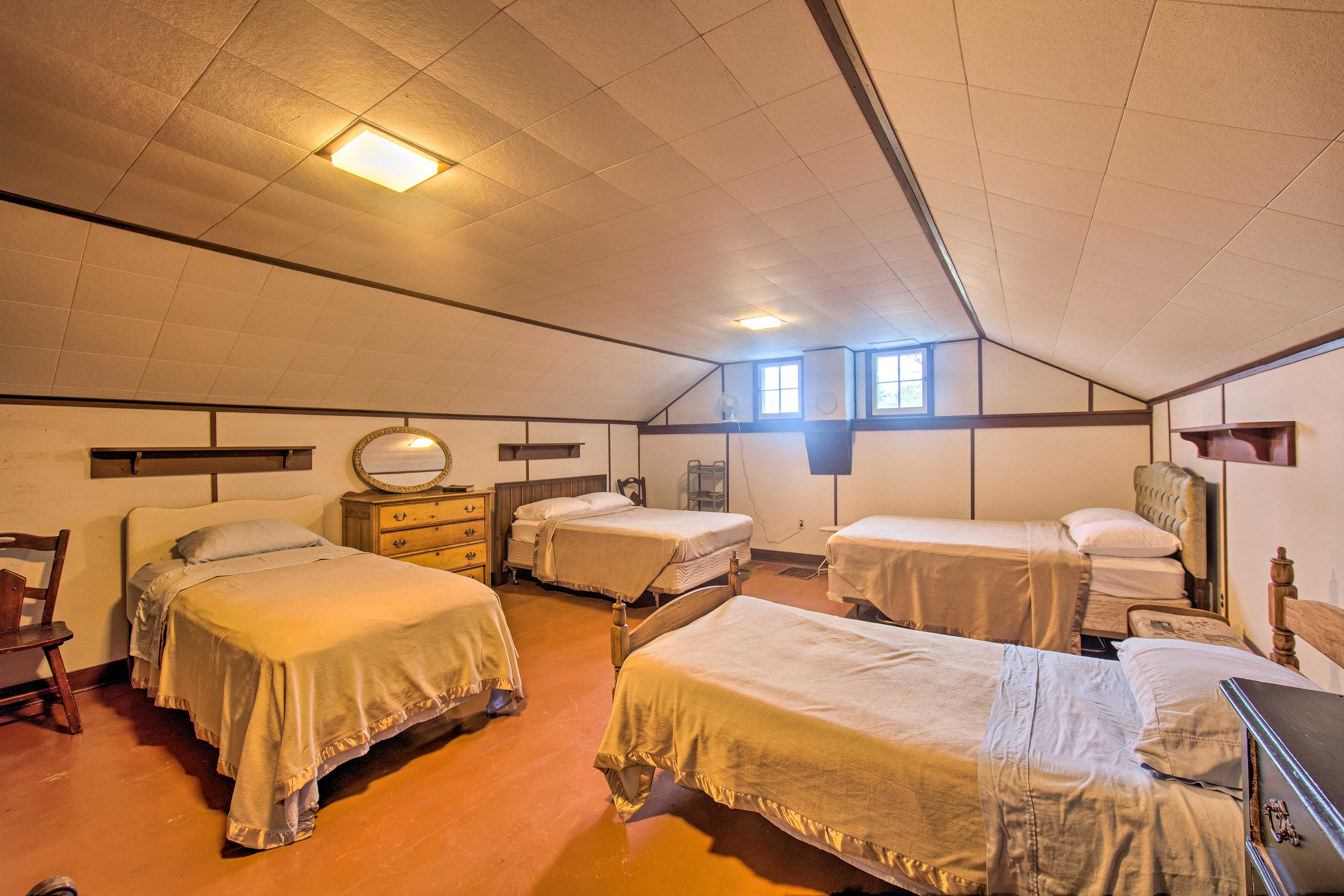 Loft | 2 Full Beds | 2 Twin Beds