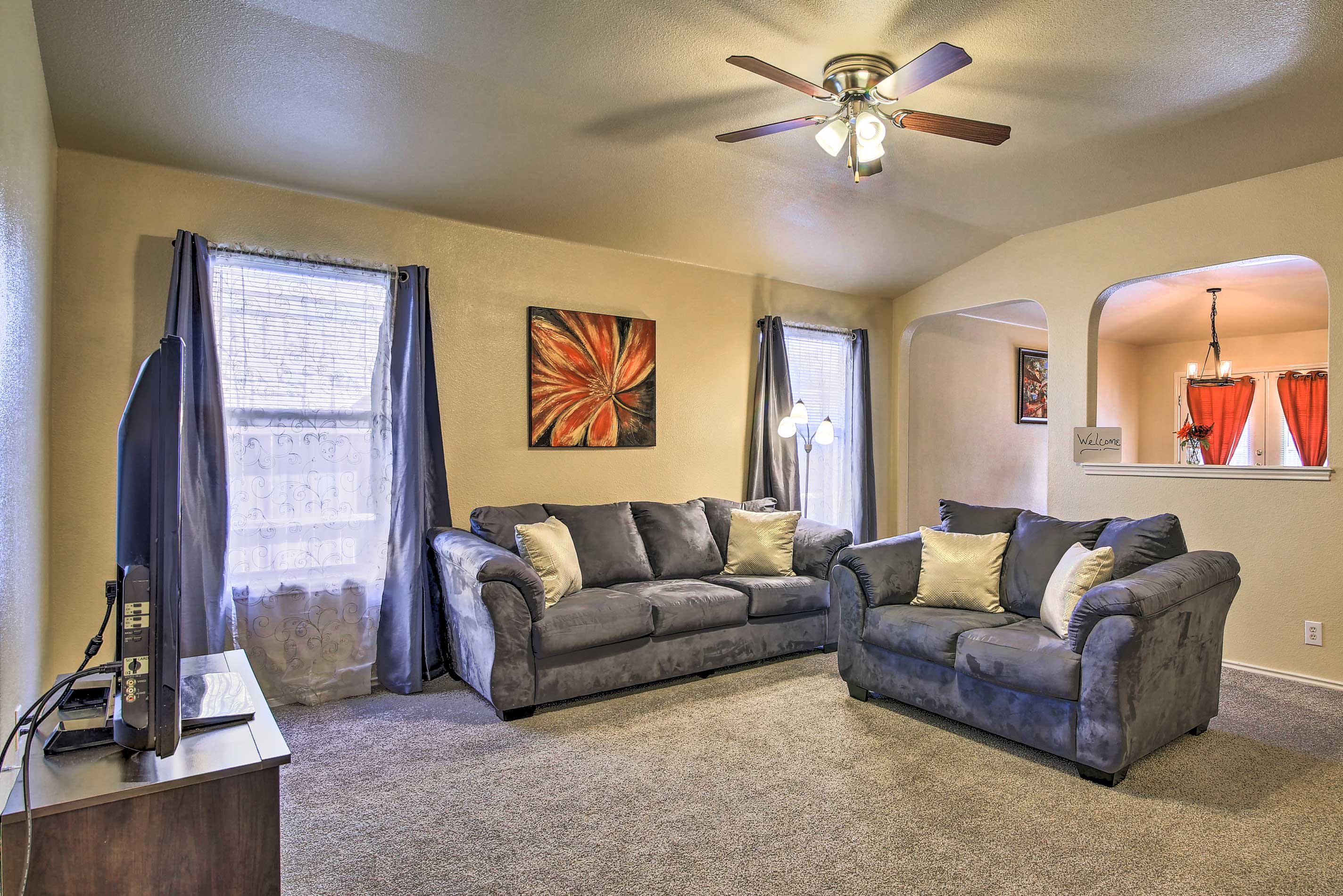 Living Room | Free WiFi | Central A/C & Heating