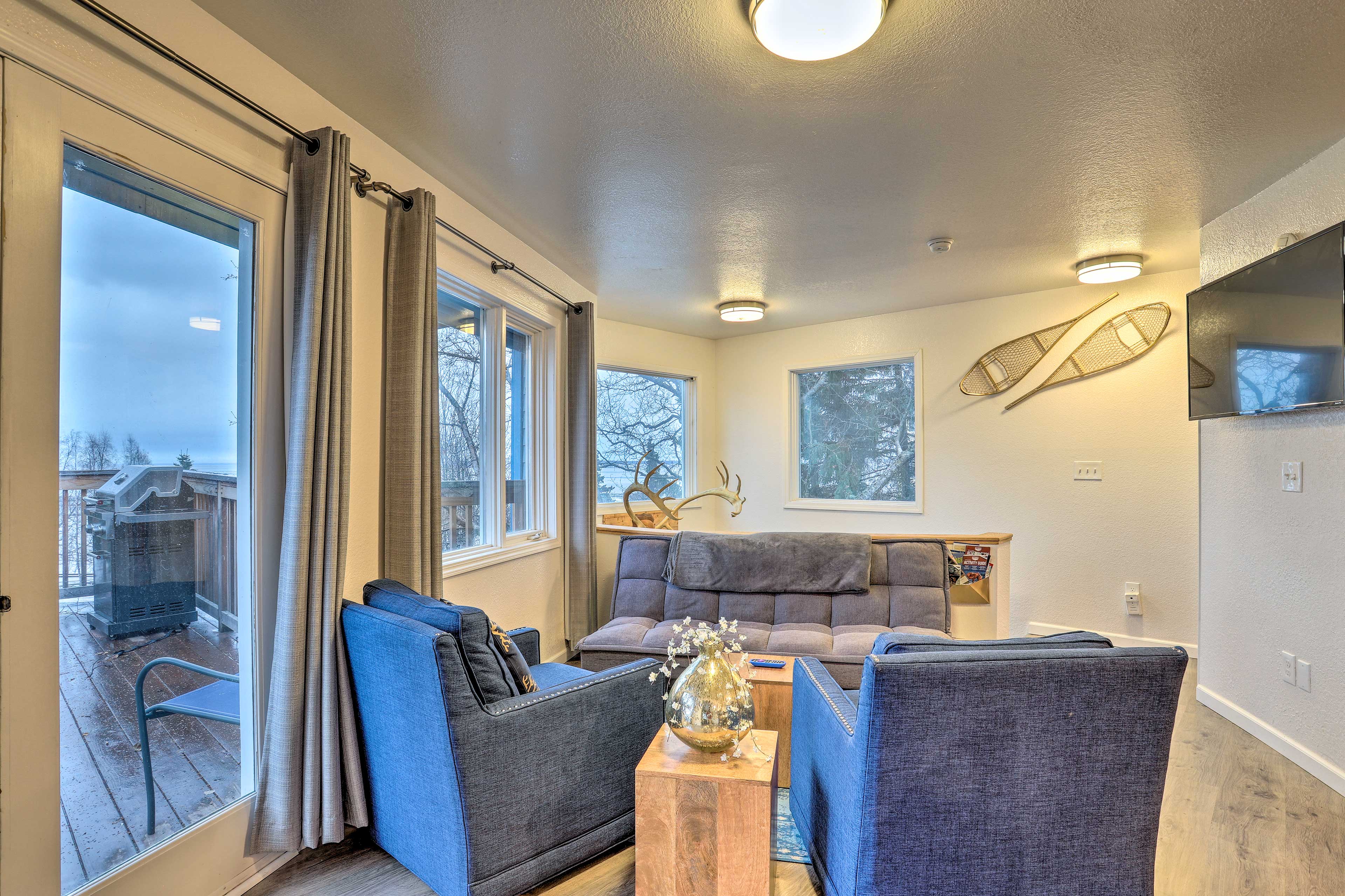 Living Room | Ample Seating | Inlet Views