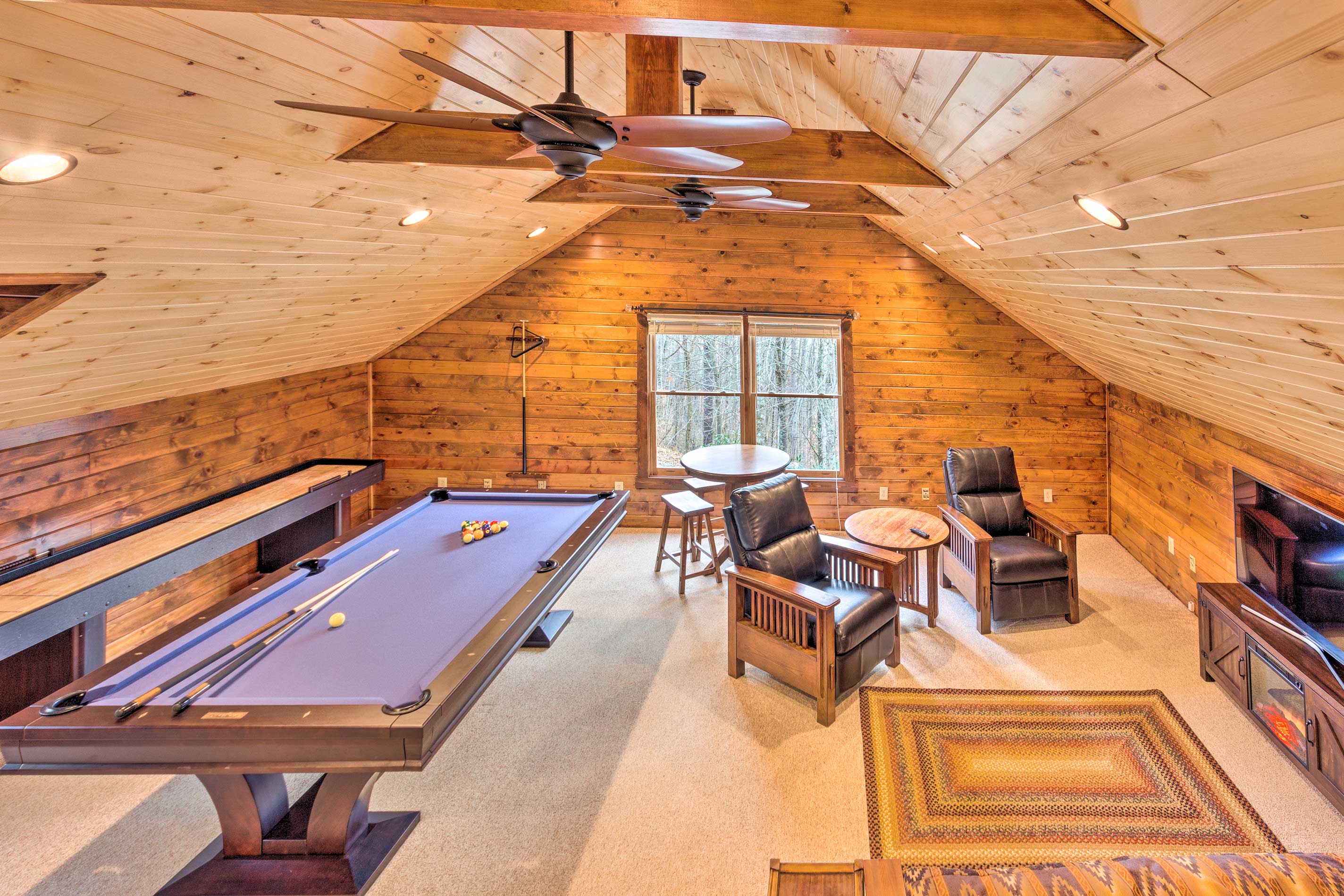 This Boone vacation rental cabin hosts up to 12 guests.