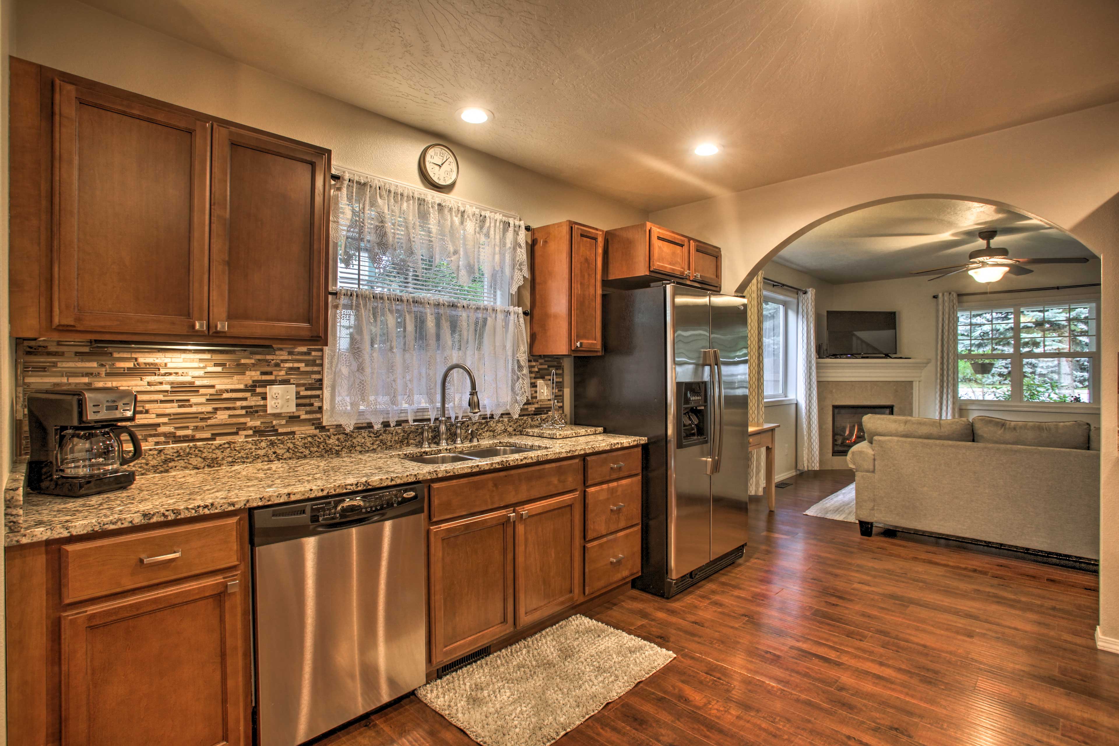 Fully Equipped Kitchen | Dishware & Flatware Provided