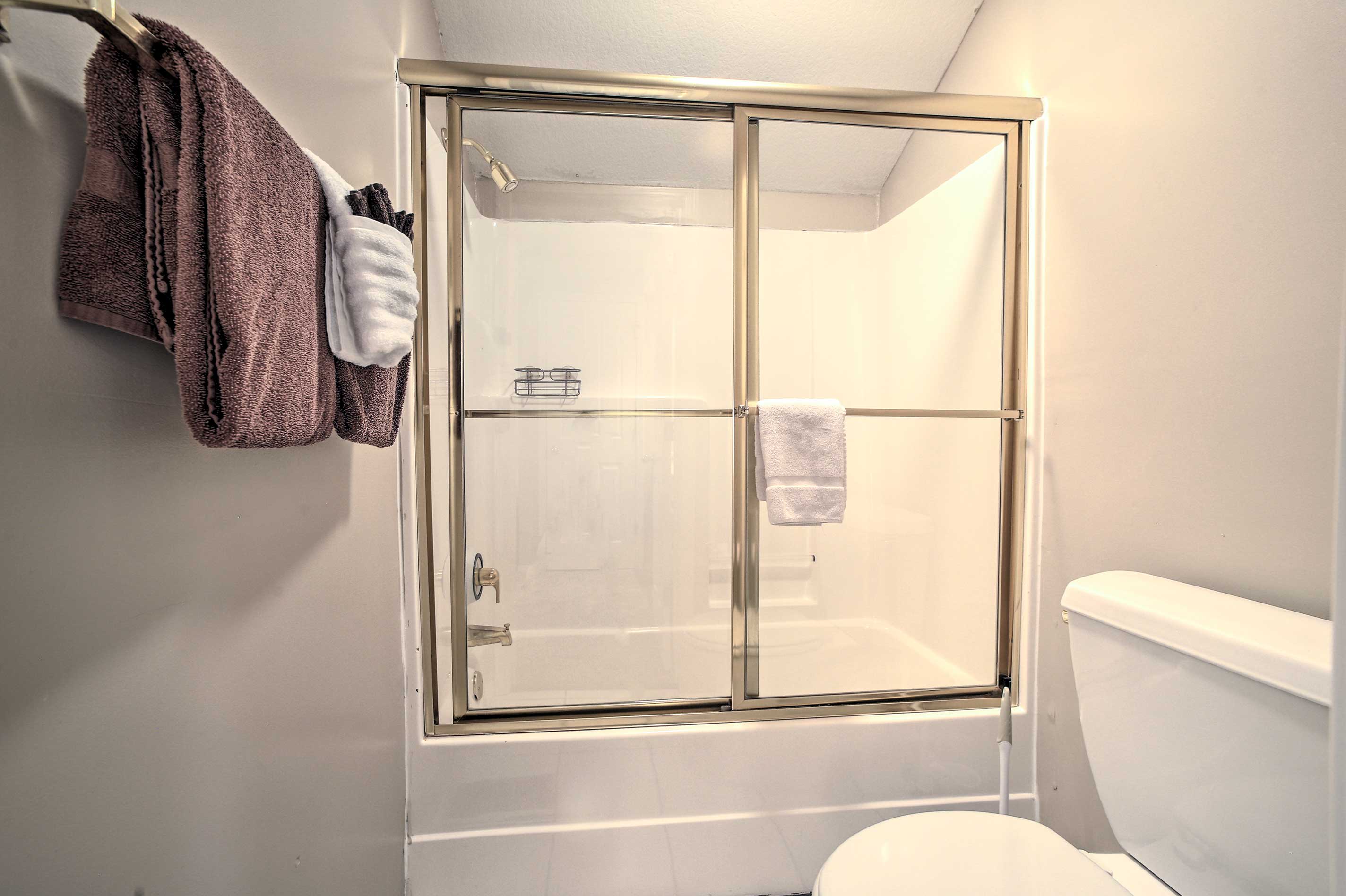 En-Suite Bathroom | Complimentary Toiletries