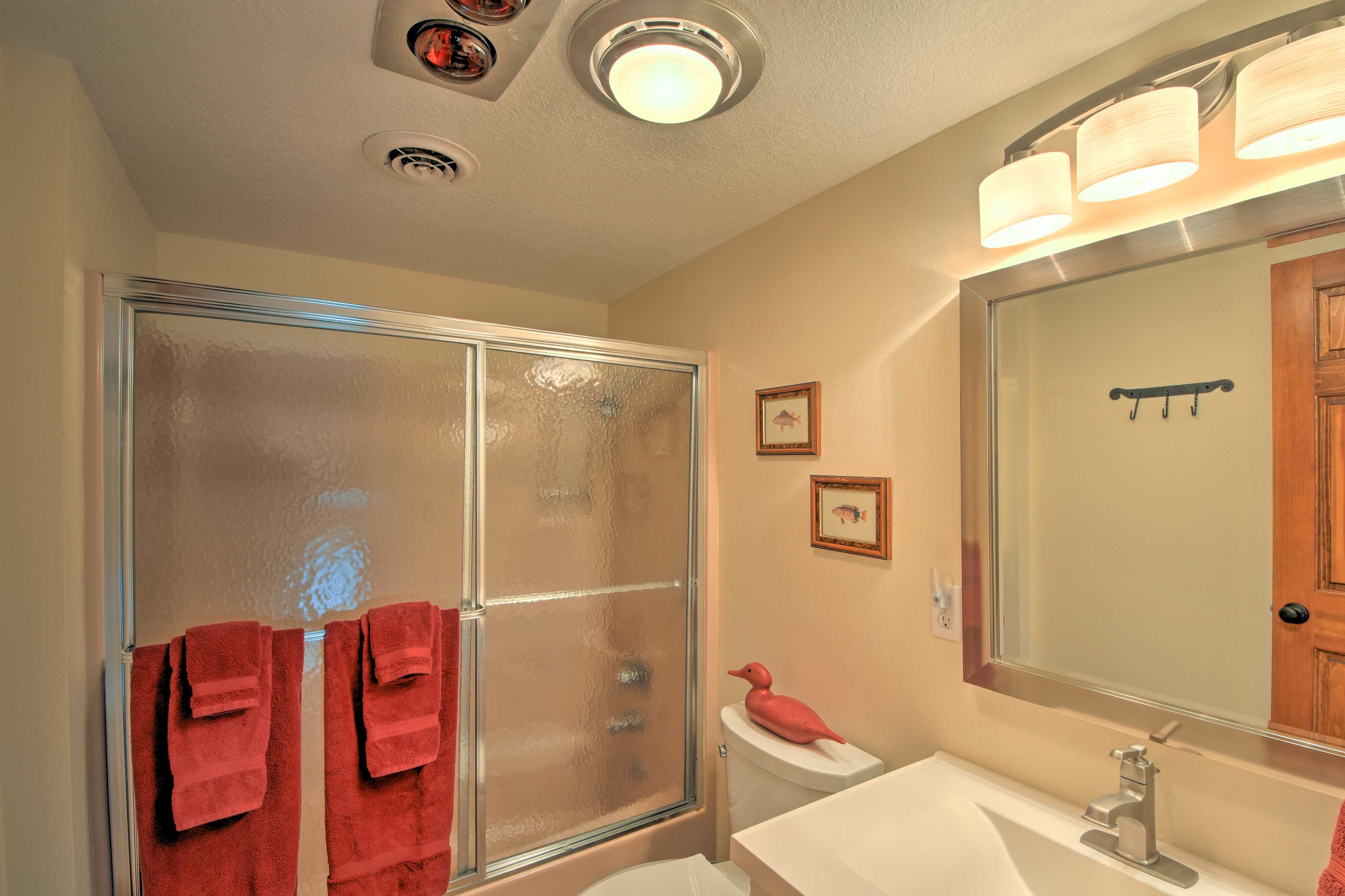 En-Suite Bathroom | Towels Provided