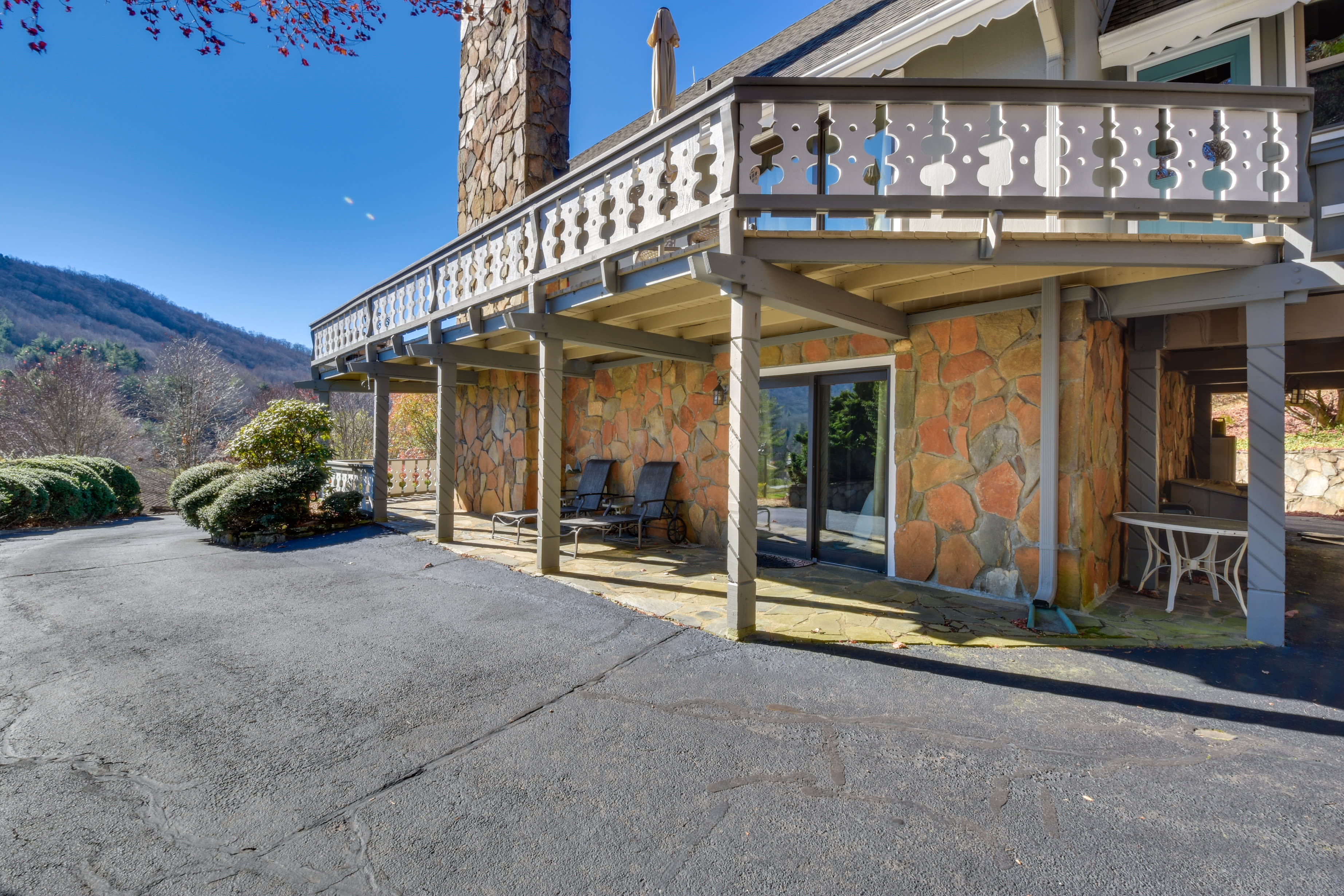 Covered Patio | Loungers | Porch Swing