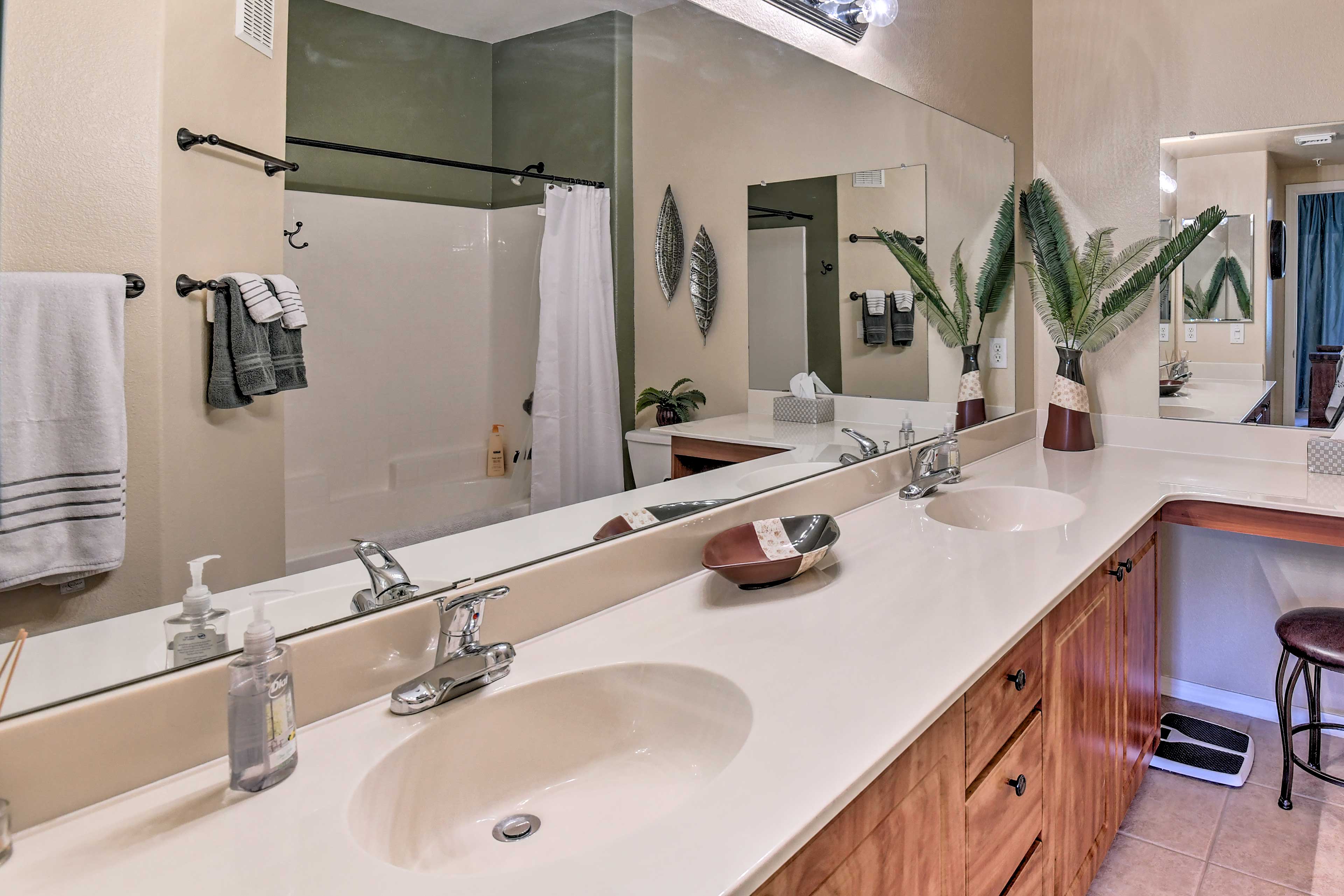 En-Suite Bathroom | Towels Provided