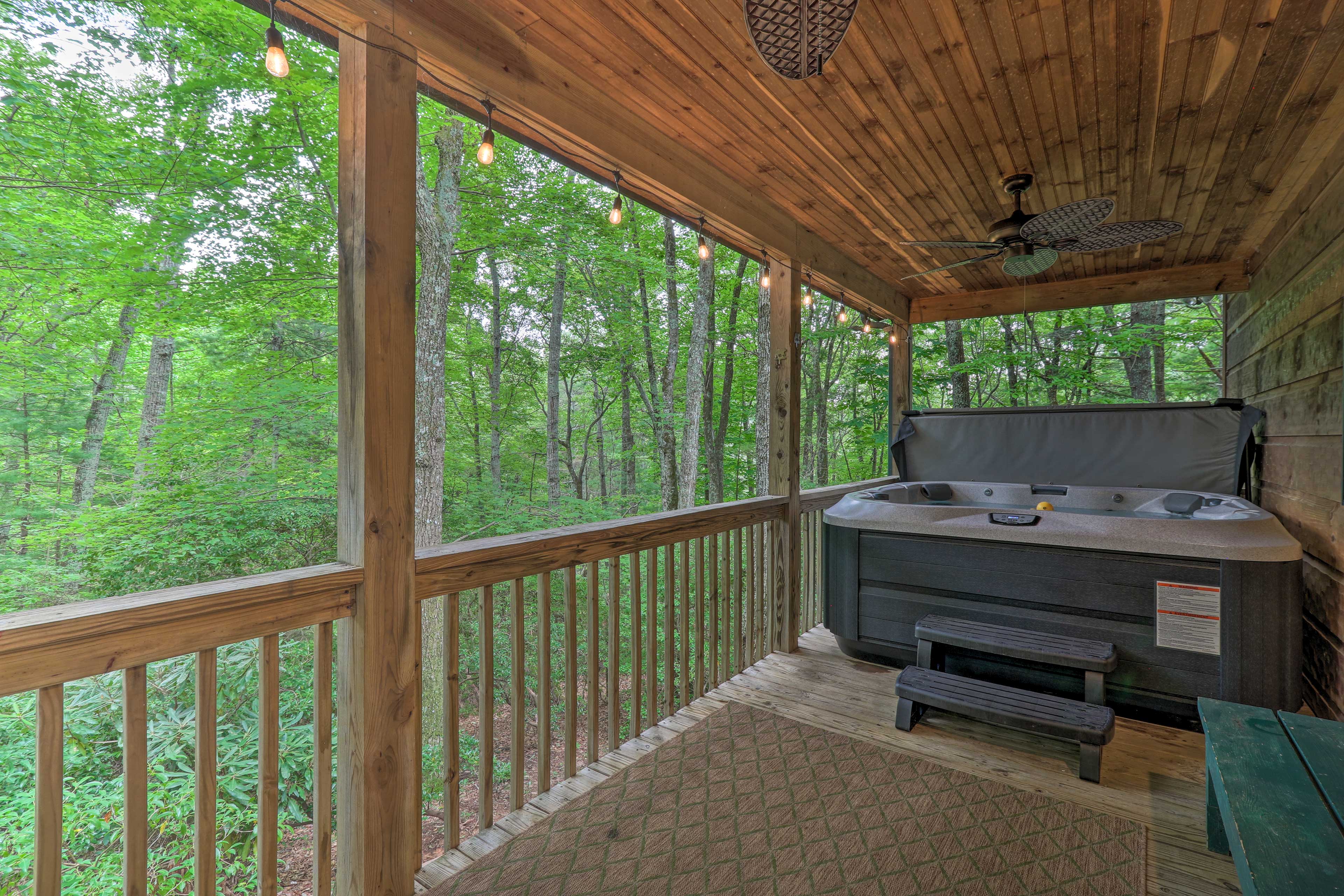 Deck | New Private Hot Tub | Gas Grill