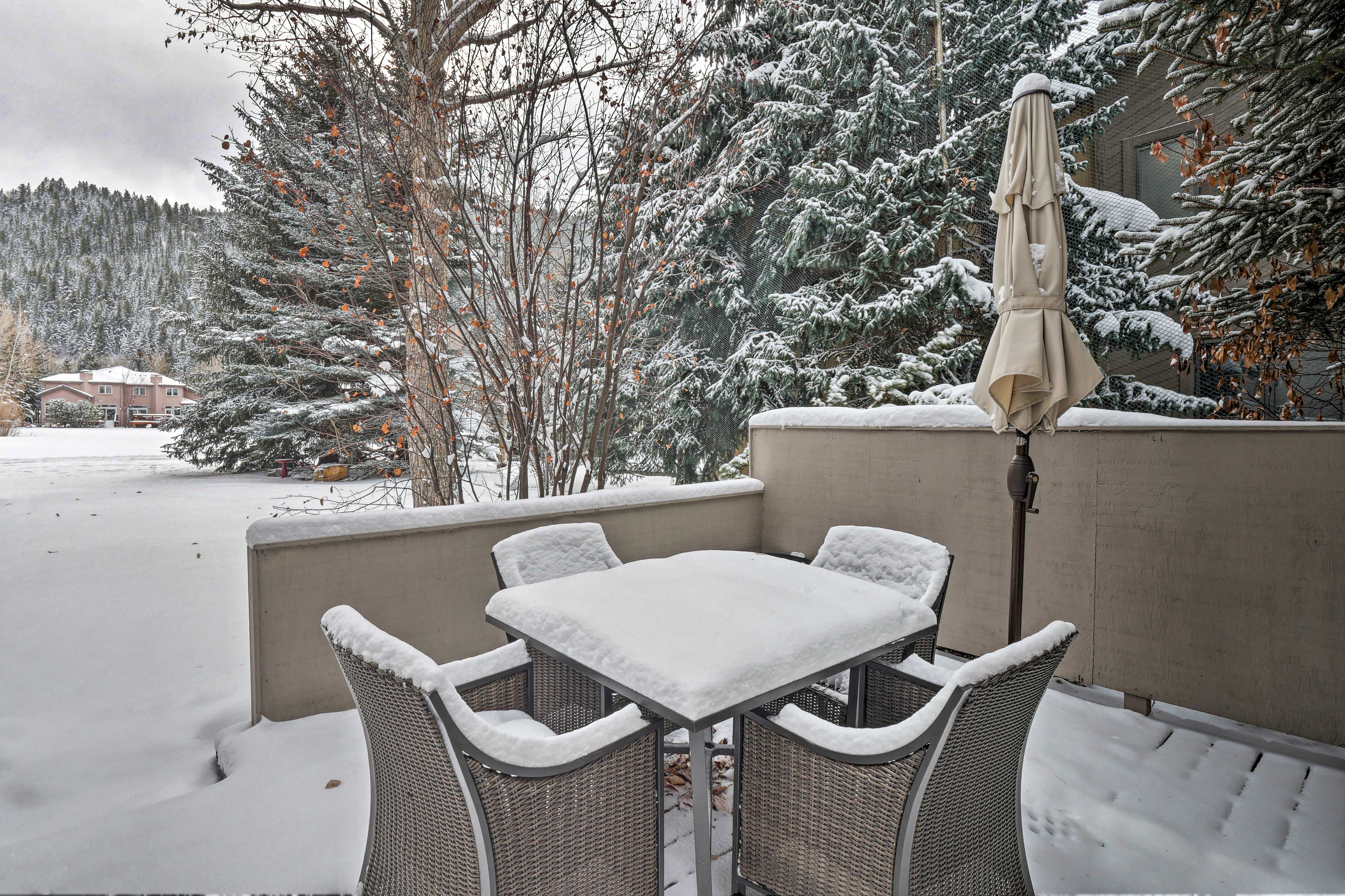 Patio | Outdoor Dining Area