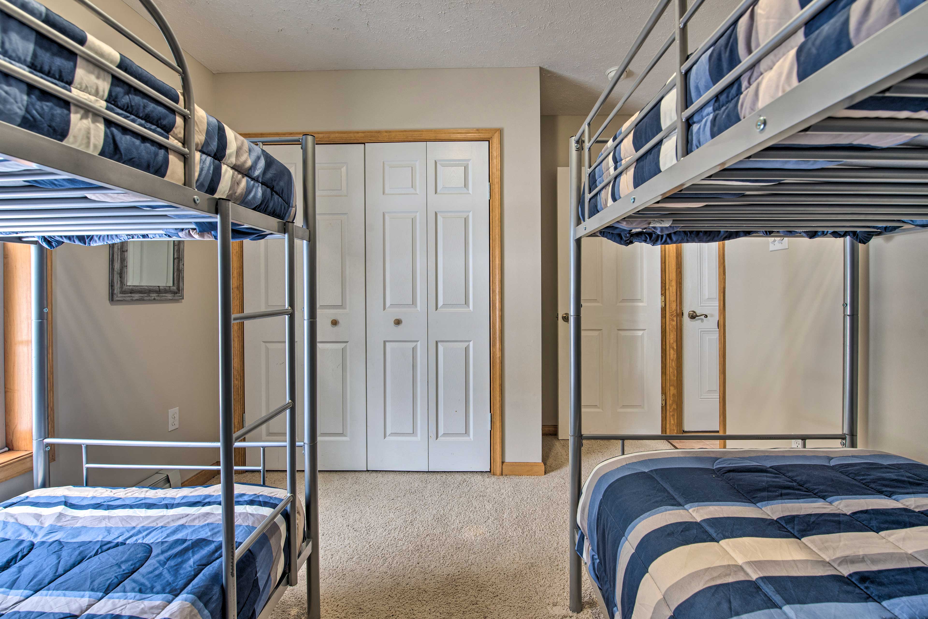 This room has 2 twin bunk beds to sleep 4 guests.