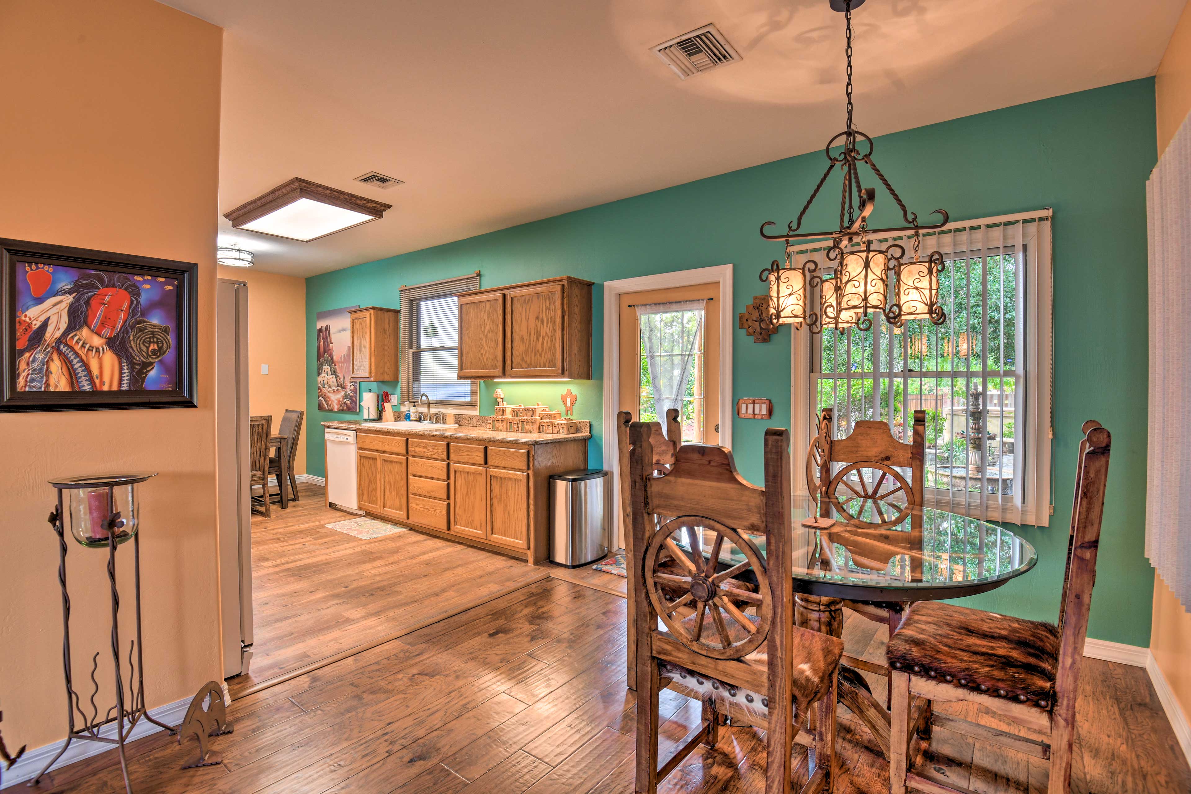 Dining Area | Dishware & Flatware Provided