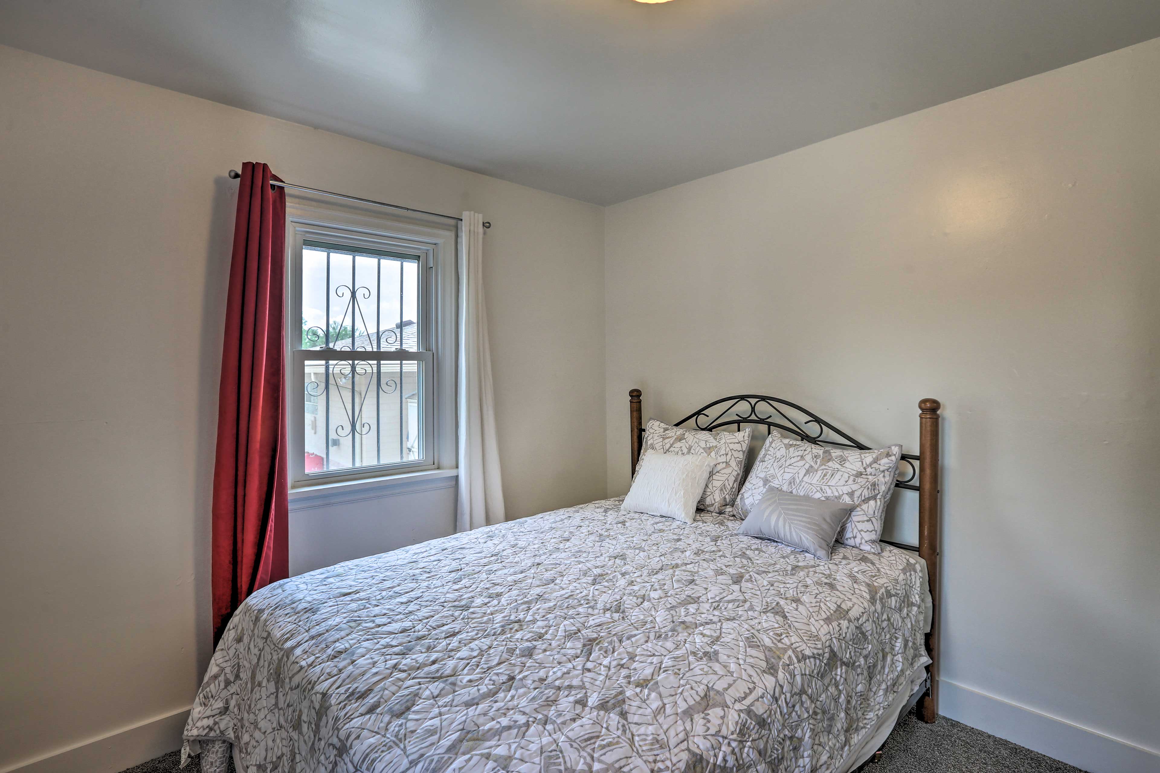 Bedroom 2 | Queen Bed | Step-Free Access