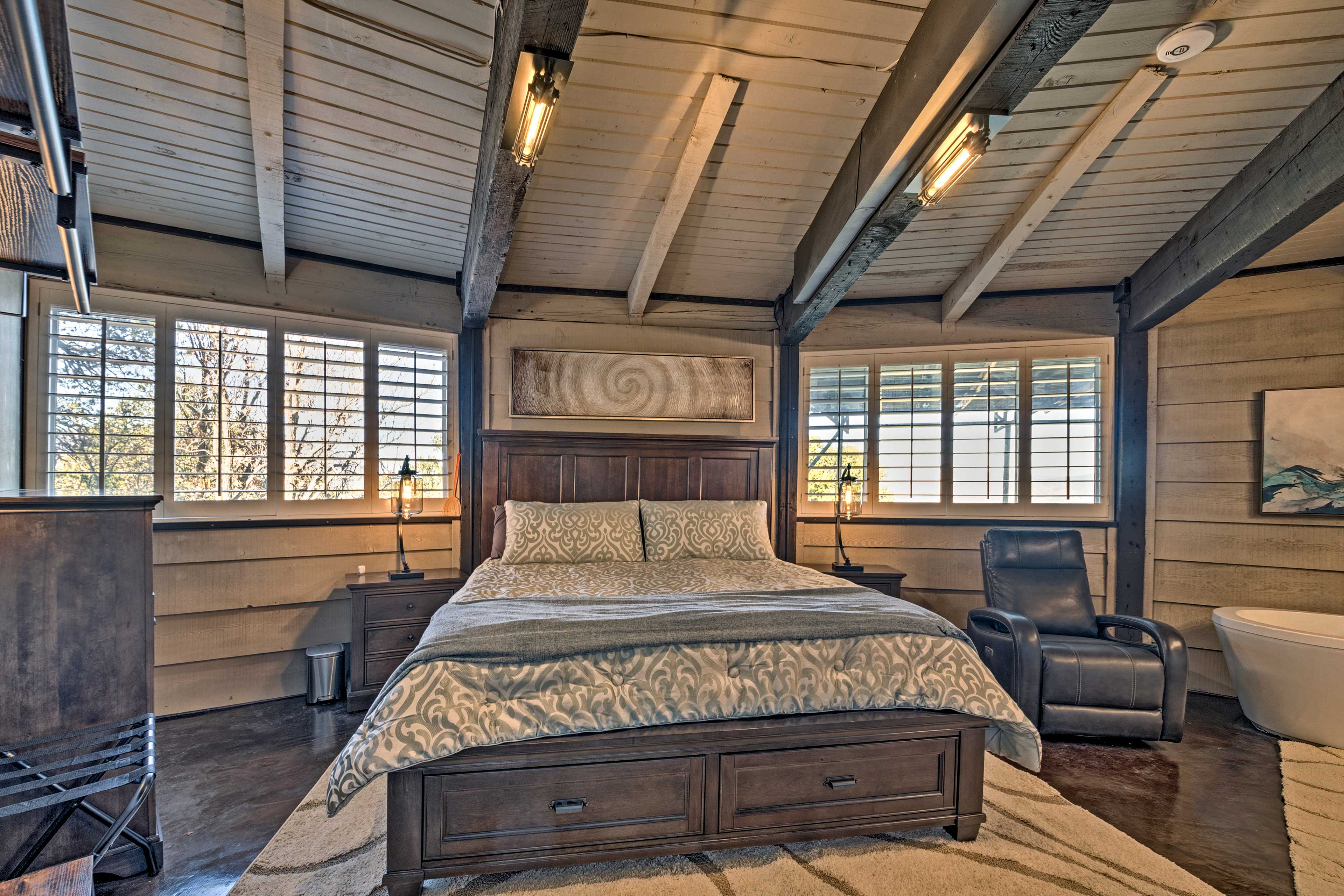 Heads of the household - be sure to claim this master suite for yourself!