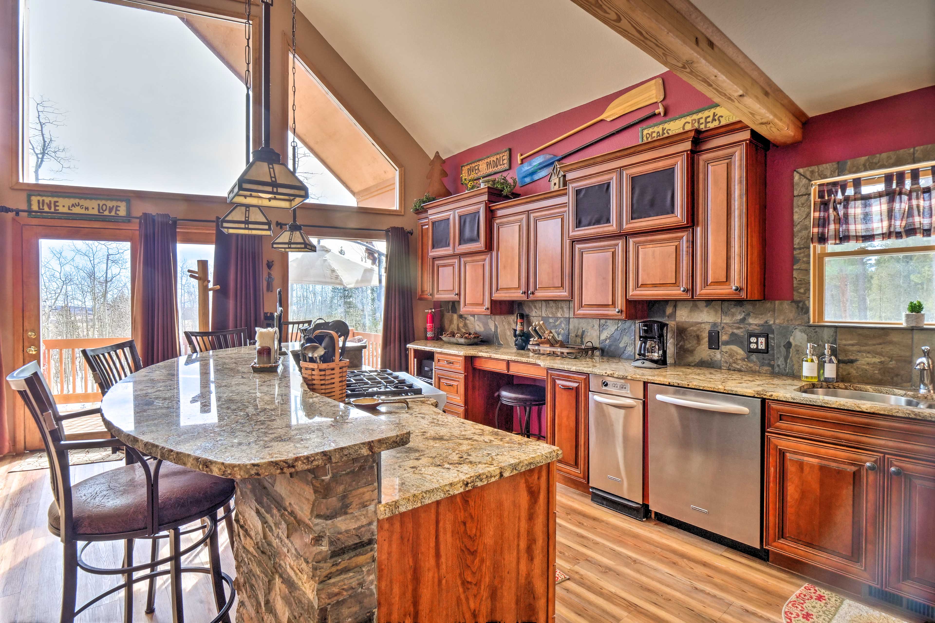 Kitchen | Fully Equipped w/ Cooking Basics