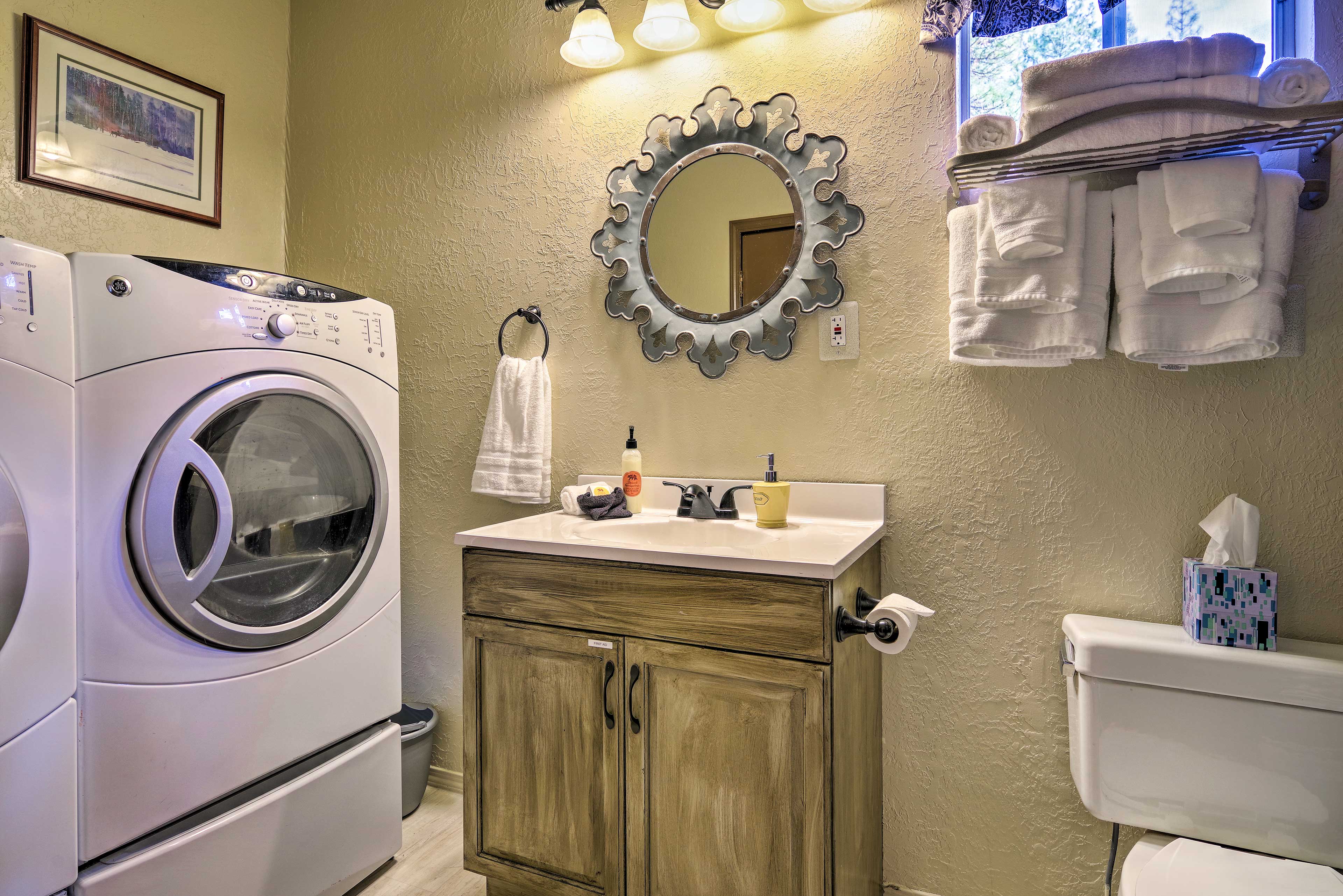 Bathroom | Towels Provided | Washer/Dryer