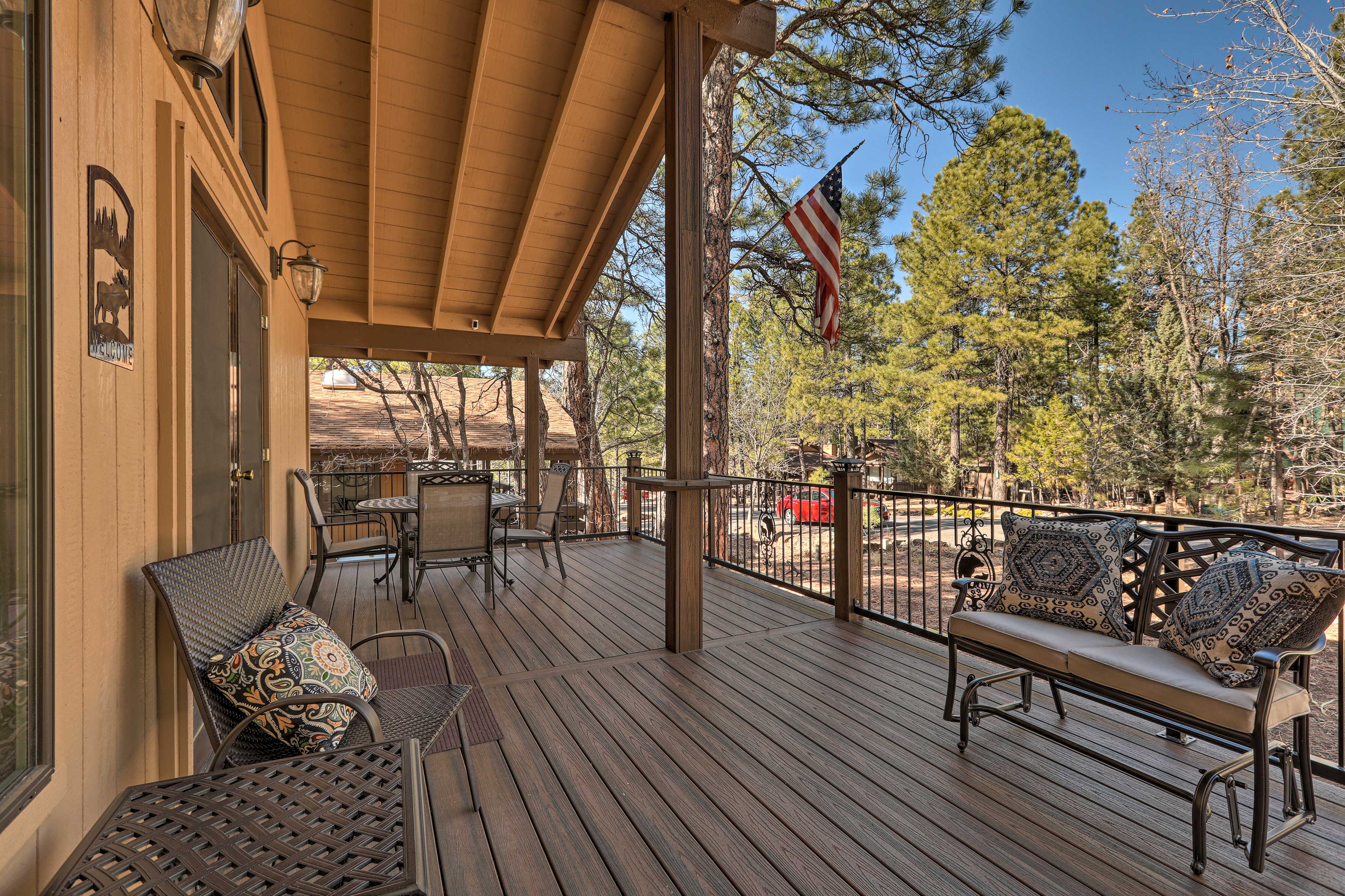 Deck | Outdoor Dining Area | Gas Grill