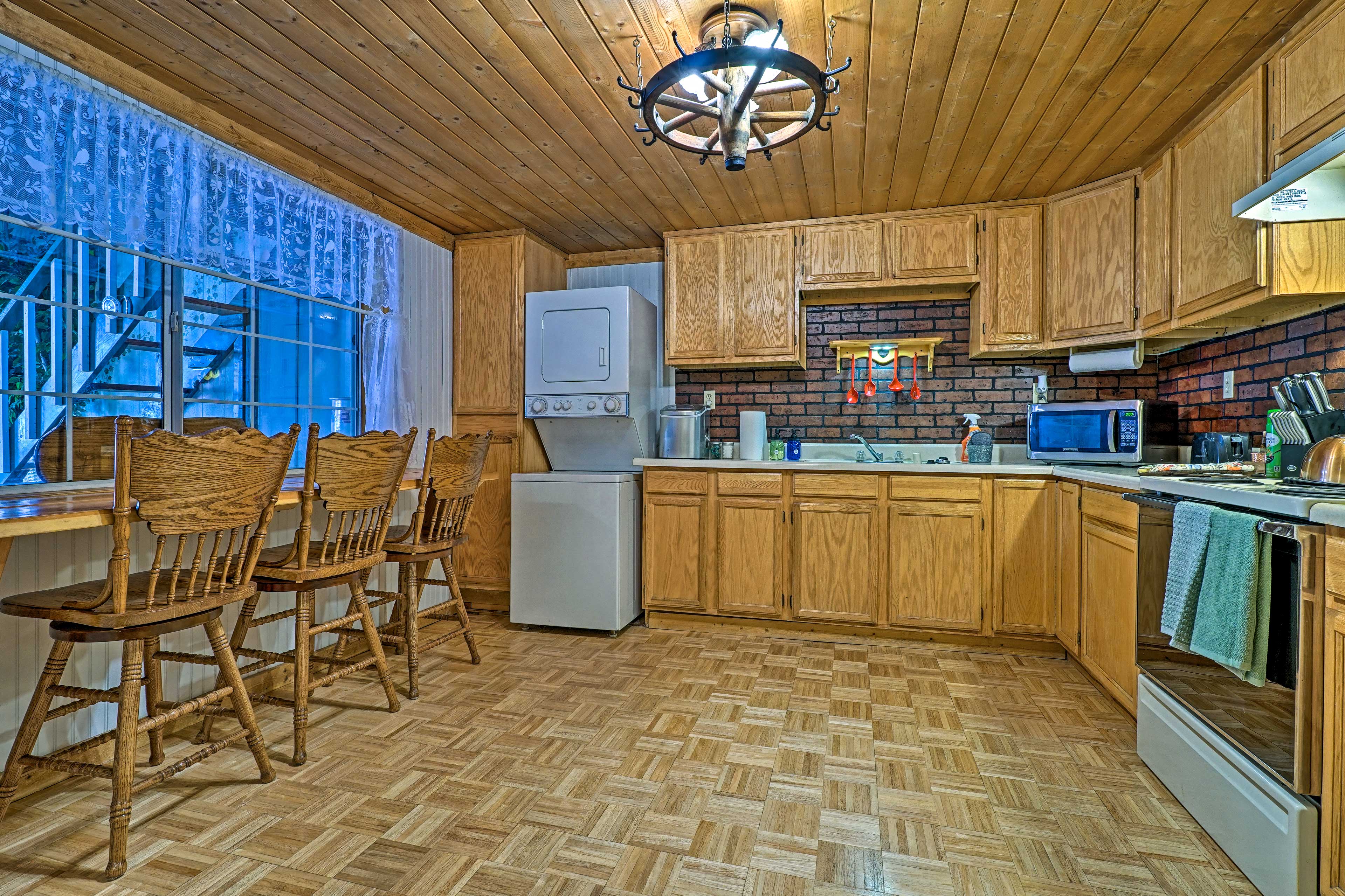 Kitchen | Stacked Washer/Dryer