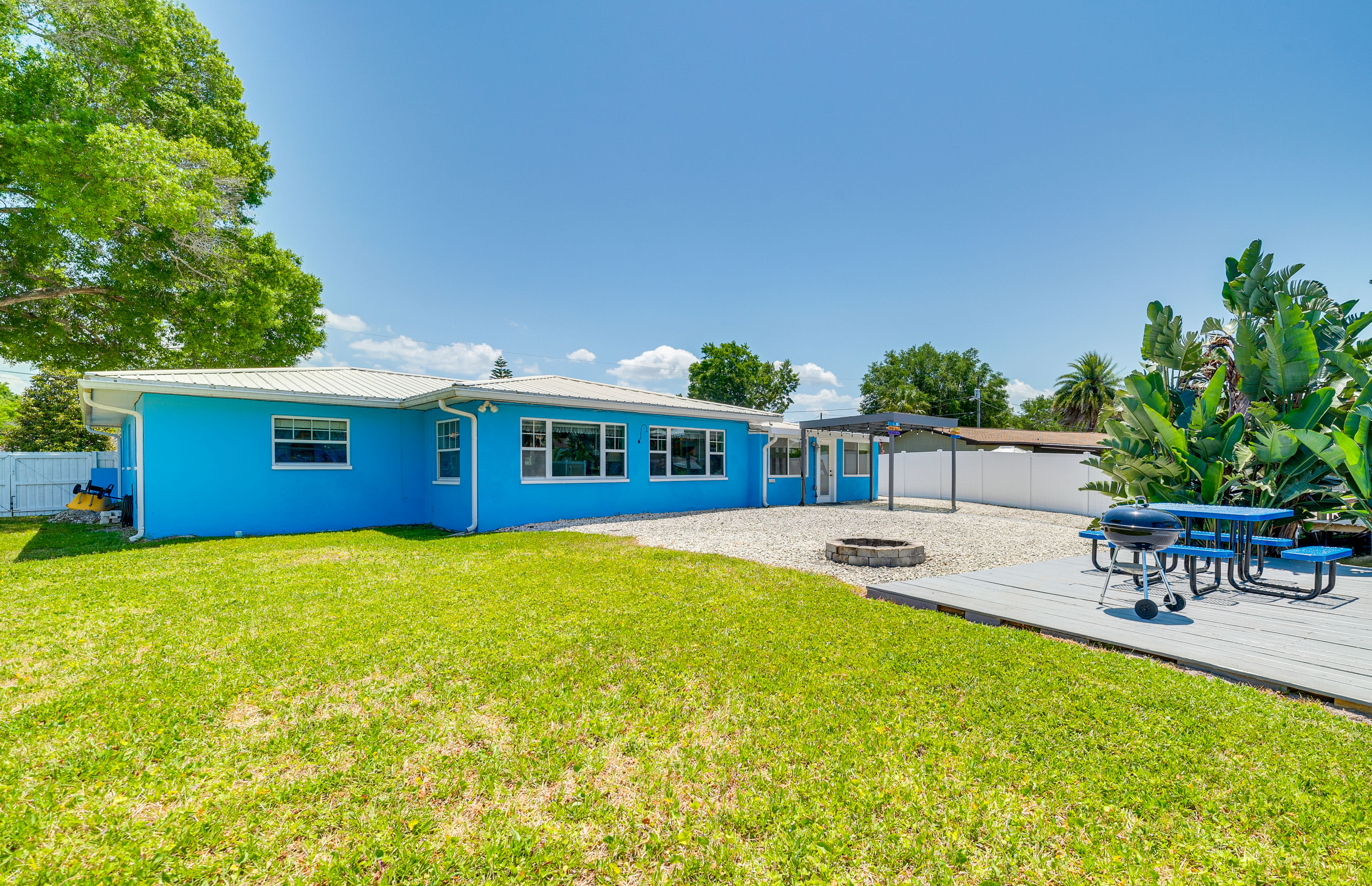 Yard | Outdoor Dining Area | Grill