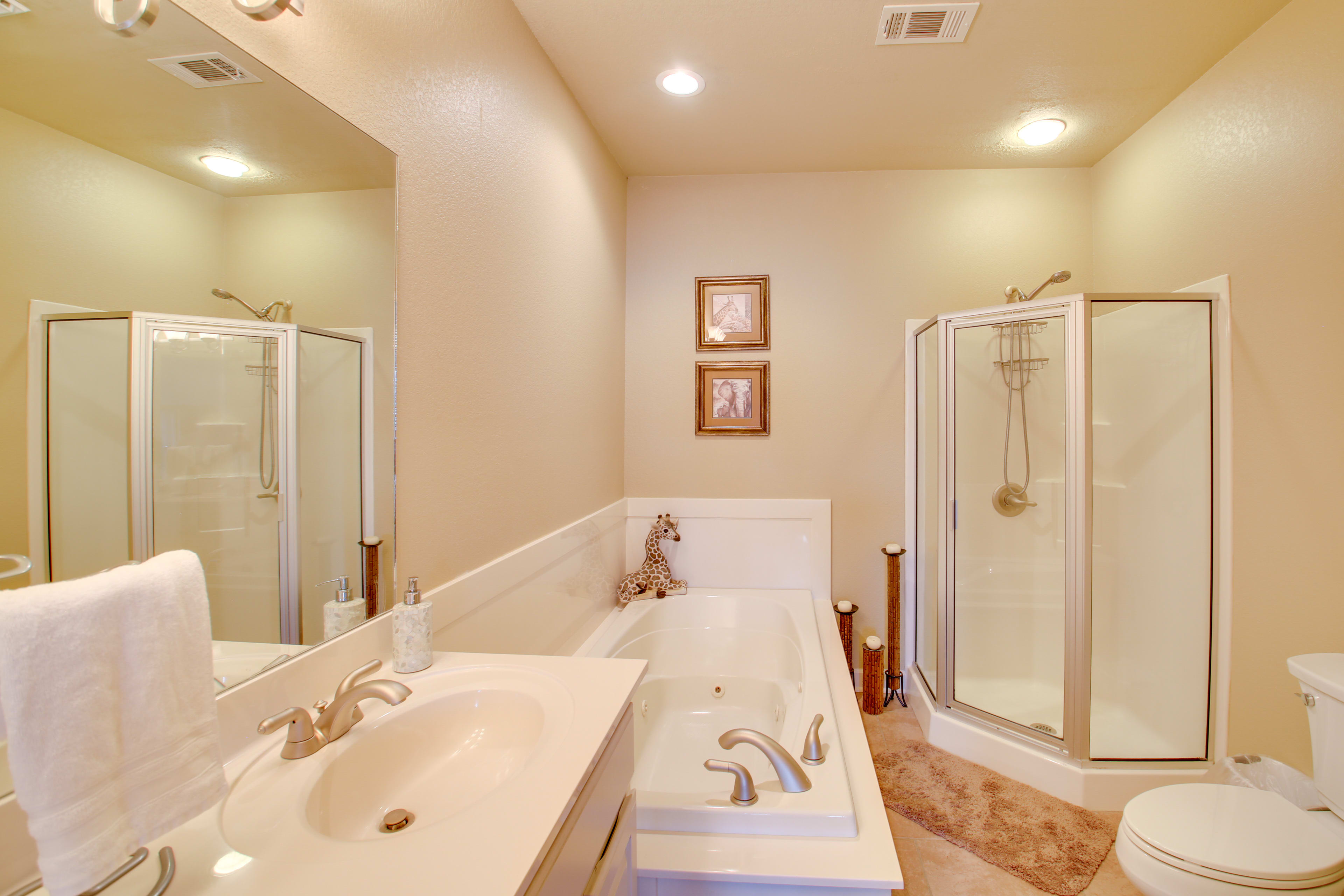 En-Suite Bathroom | Towels Provided